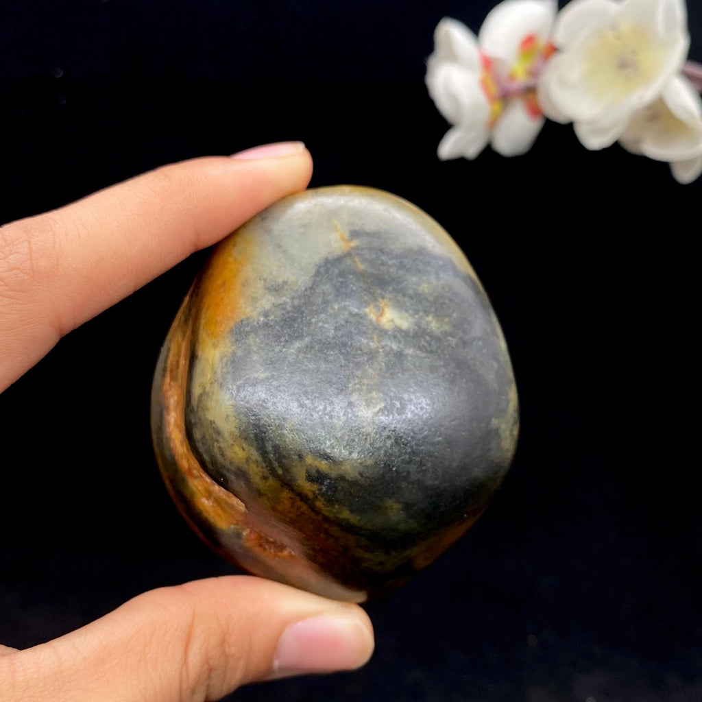 和田玉青花带黄皮籽料手把件（210.2g）