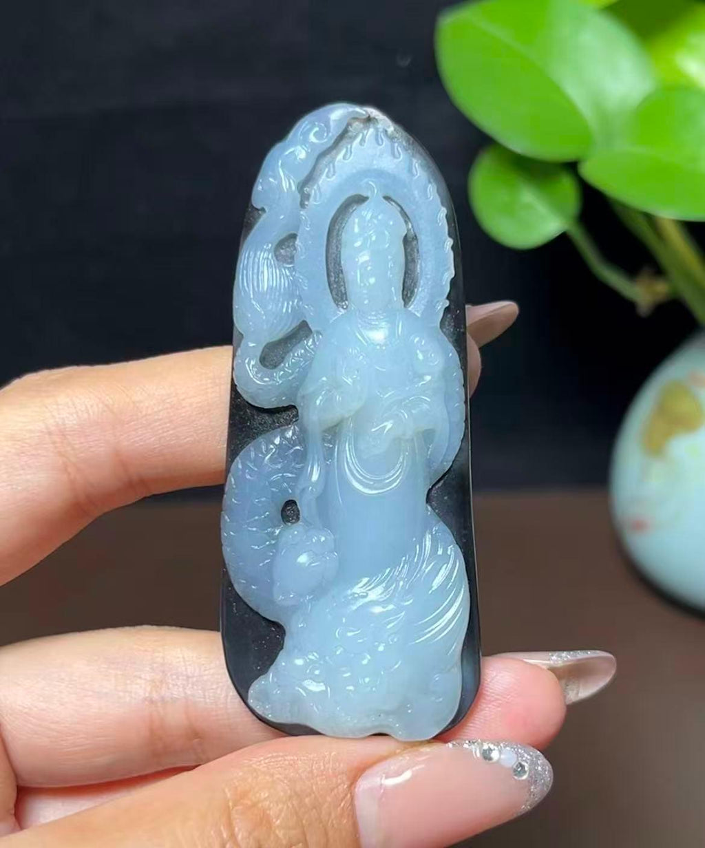 和田玉籽料黑皮白肉羊脂玉御龙观音（28.0g）