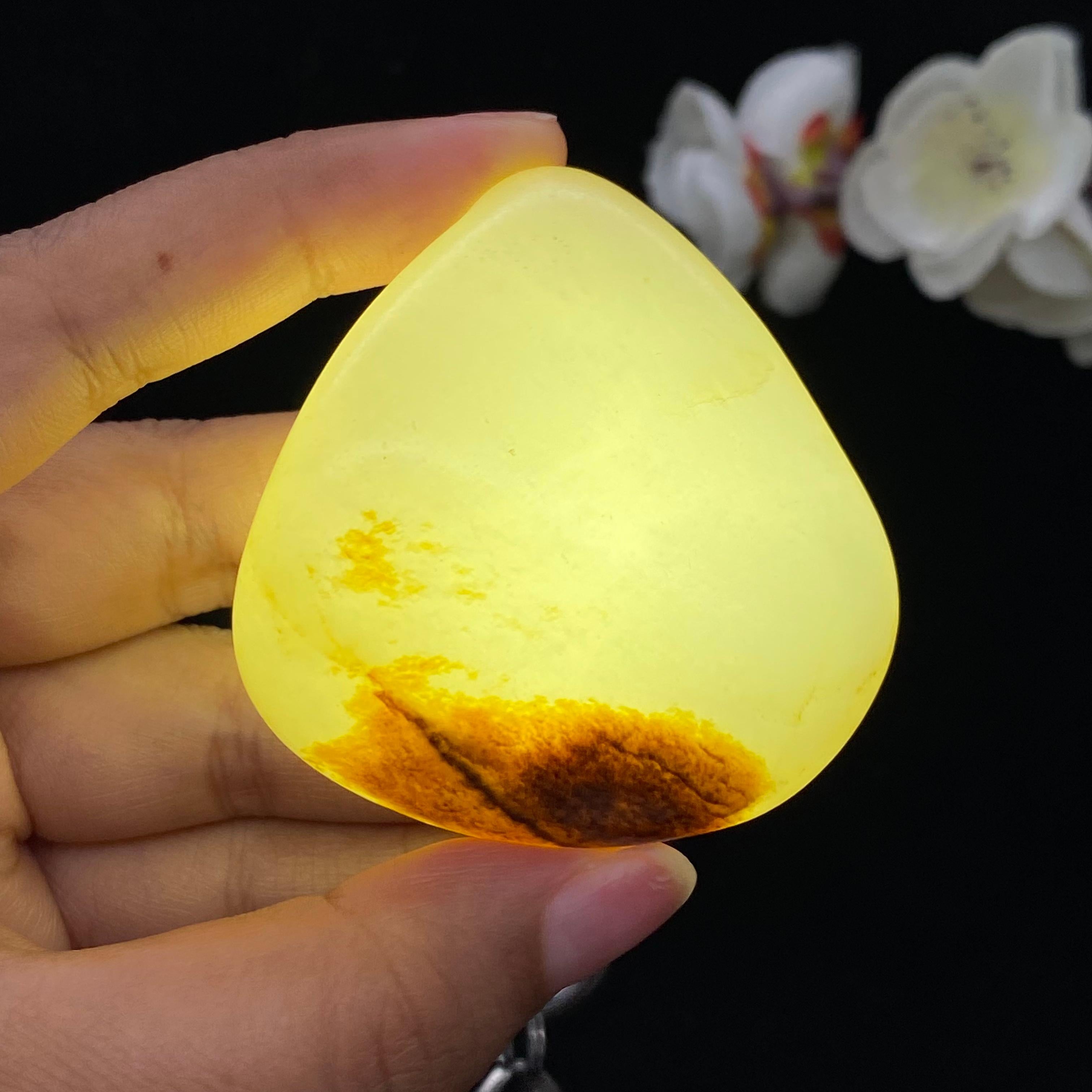和田玉聚黄皮籽料手把件（104.8g）