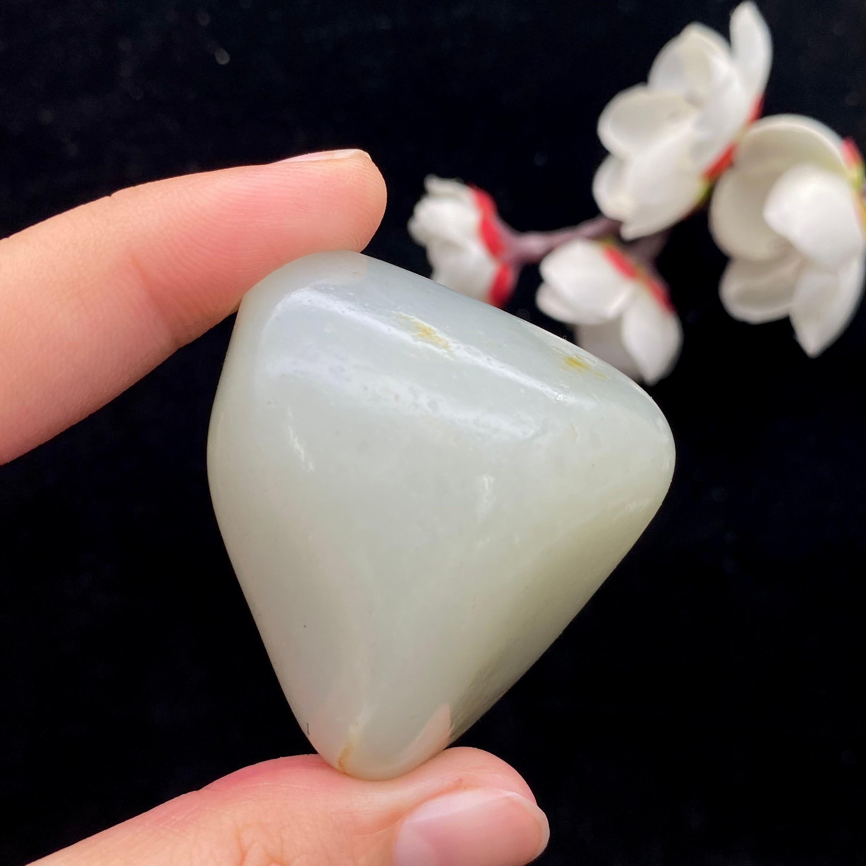 和田玉 バングル 白玉 金色の花模様 内径60mm 鑑定書付き 和田玉白玉青花底籽料（55.2g） – 厚德载玉