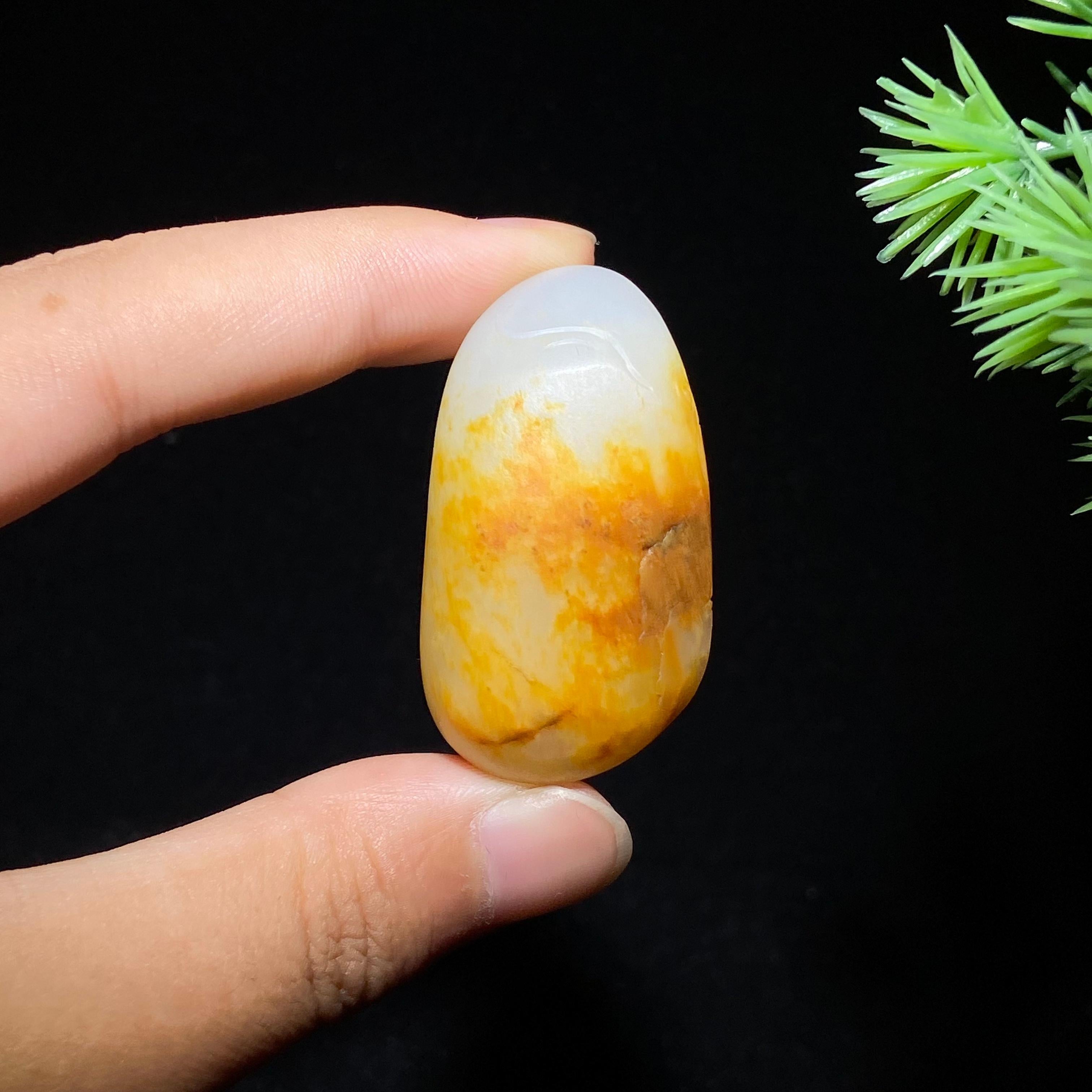 和田玉籽料佛公（24.7g）