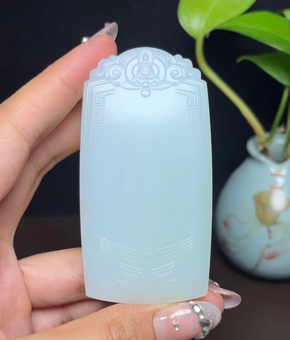 新疆和田玉且末料带翠羊脂玉平安无事牌（93.1g）
