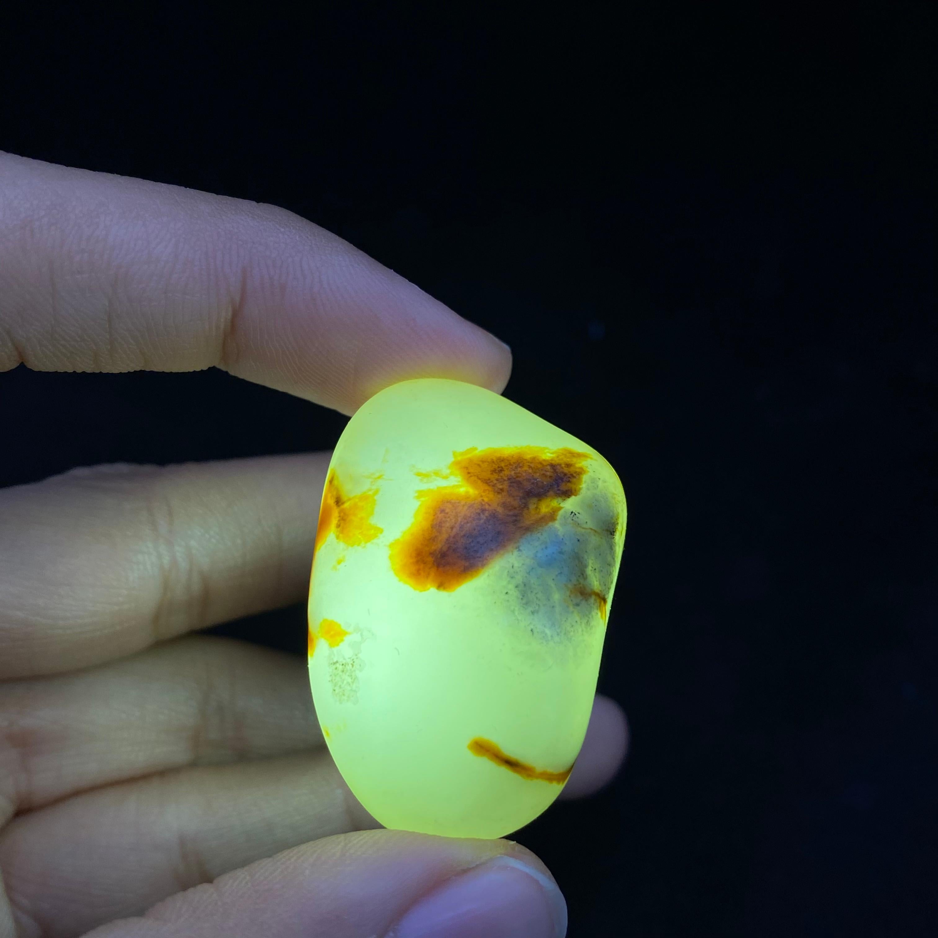 和田玉黄皮籽料原石（25.2g）