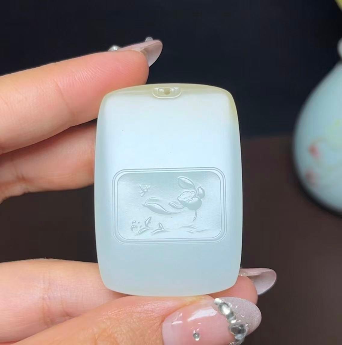 新疆和田玉且末料羊脂玉生肖马马到成功（39.4g）