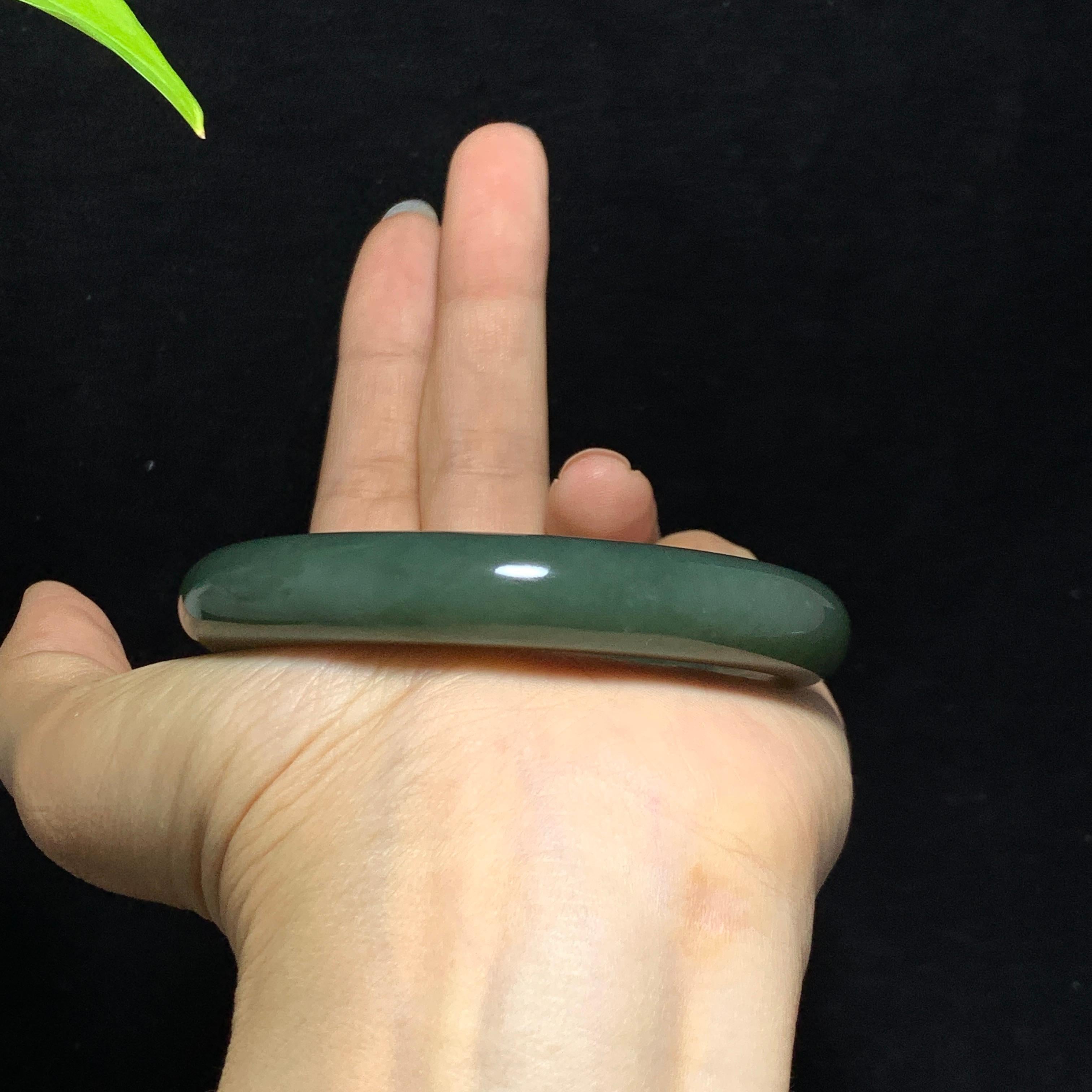 和田山料沙枣青手镯（56.3g）