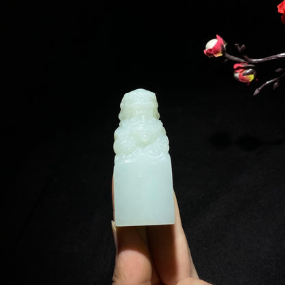 和田山料白玉狮子印章（84.7g）