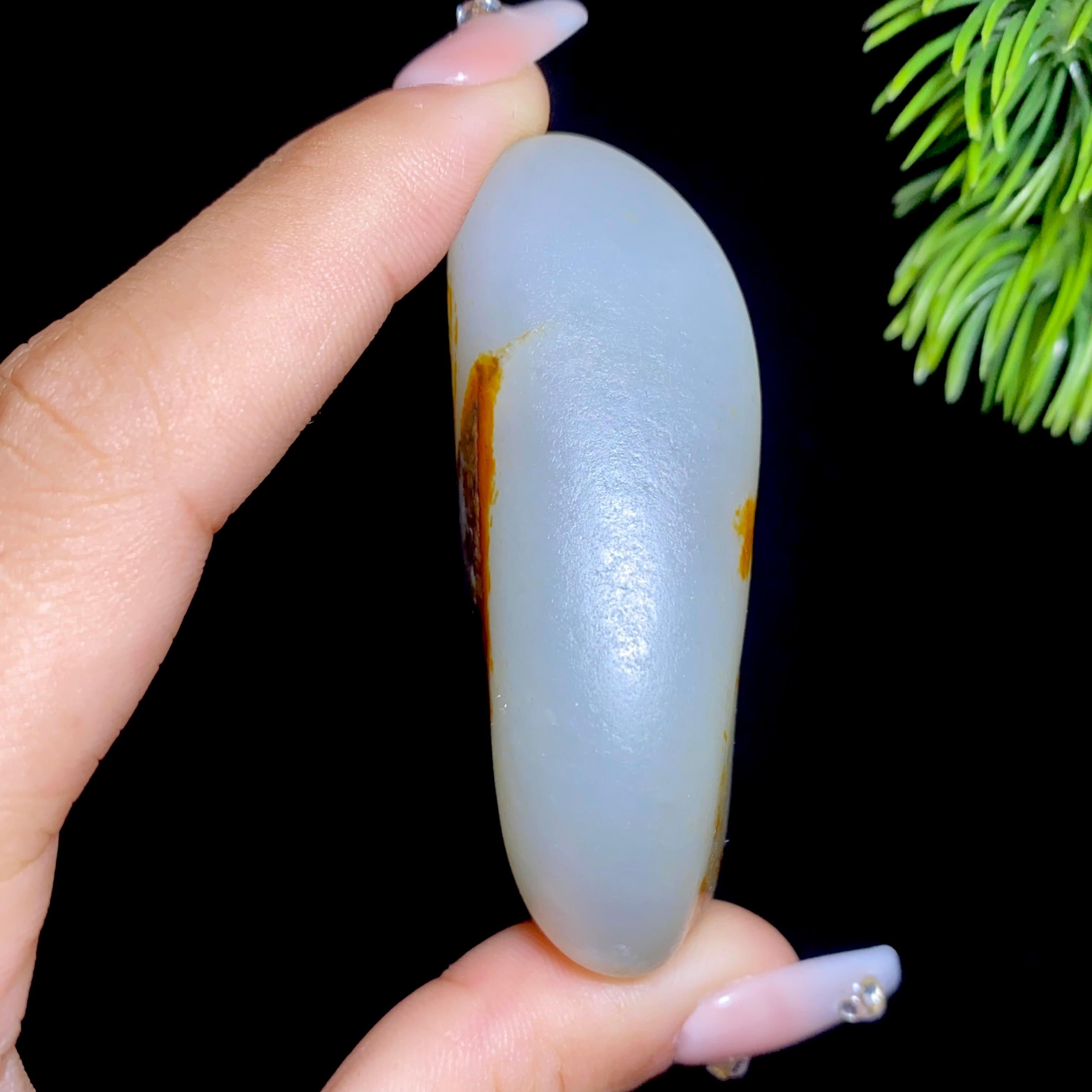 和田玉红皮白肉籽料原石（62.9g）