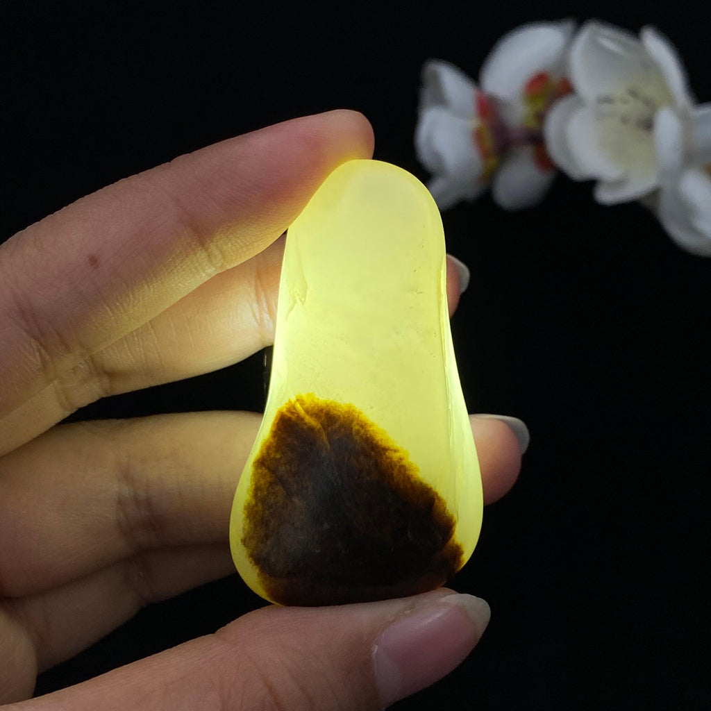 和田玉聚黑秋梨皮籽料挂件（38.1g）