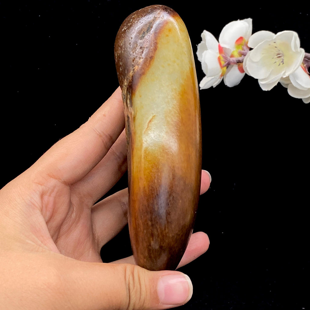 和田玉黄沁皮籽料手把件（538.5g）