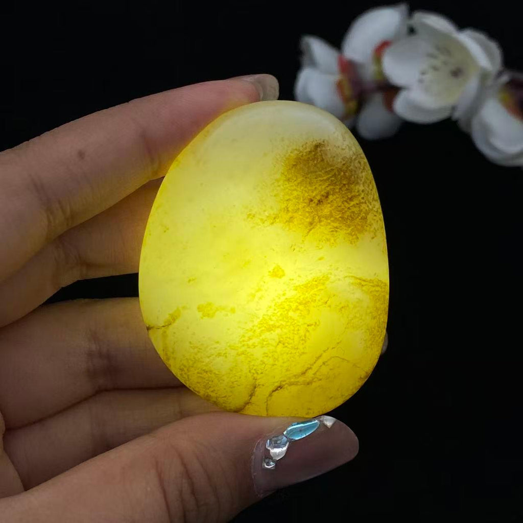 和田玉秋梨皮籽料大挂件（56.5g）