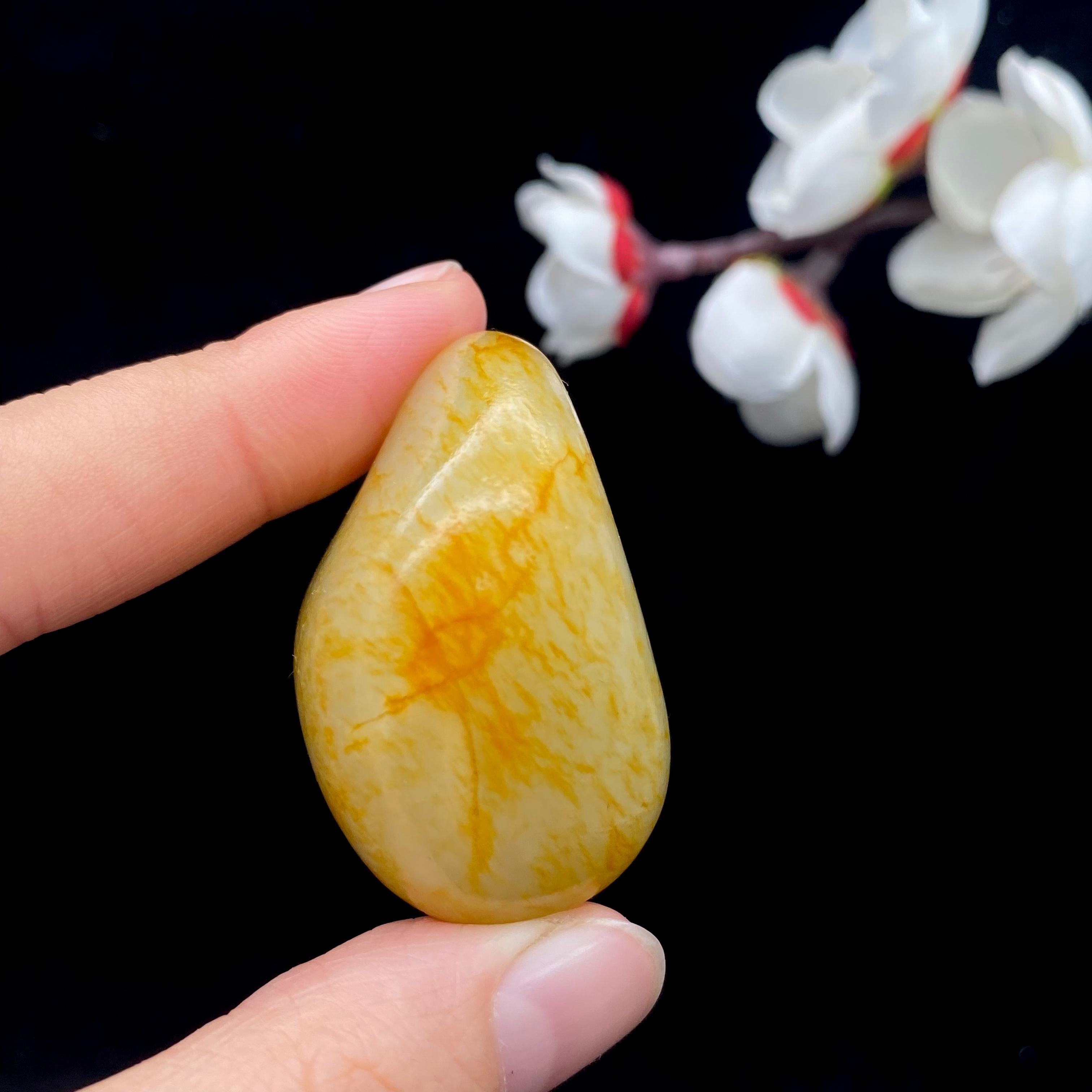 和田玉满洒金皮籽料挂件（52.2g）