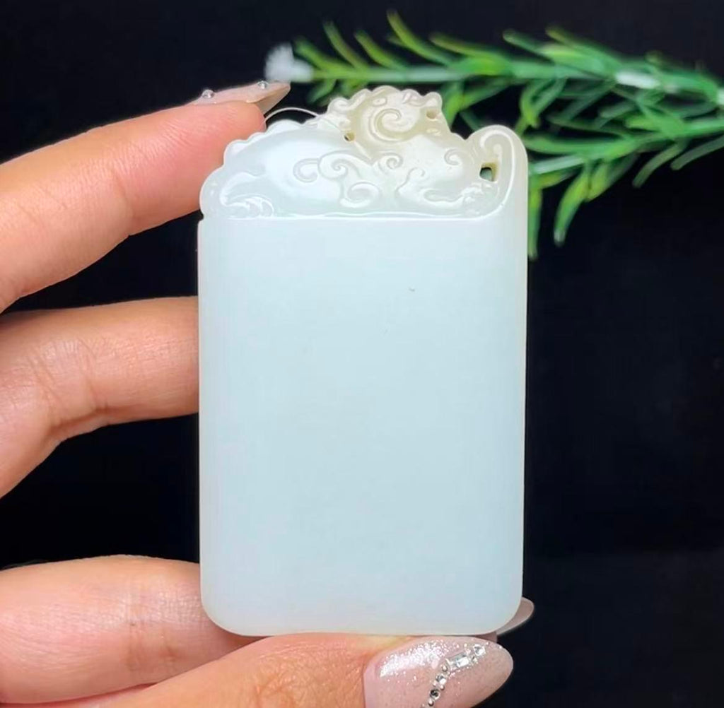 和田玉糖白貔貅府上有龙平安无事牌（76.6g）