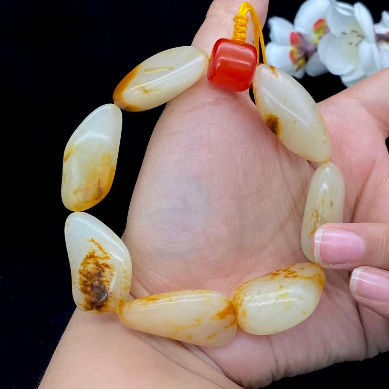 和田玉洒红皮籽料【精品手串】（90.8g）