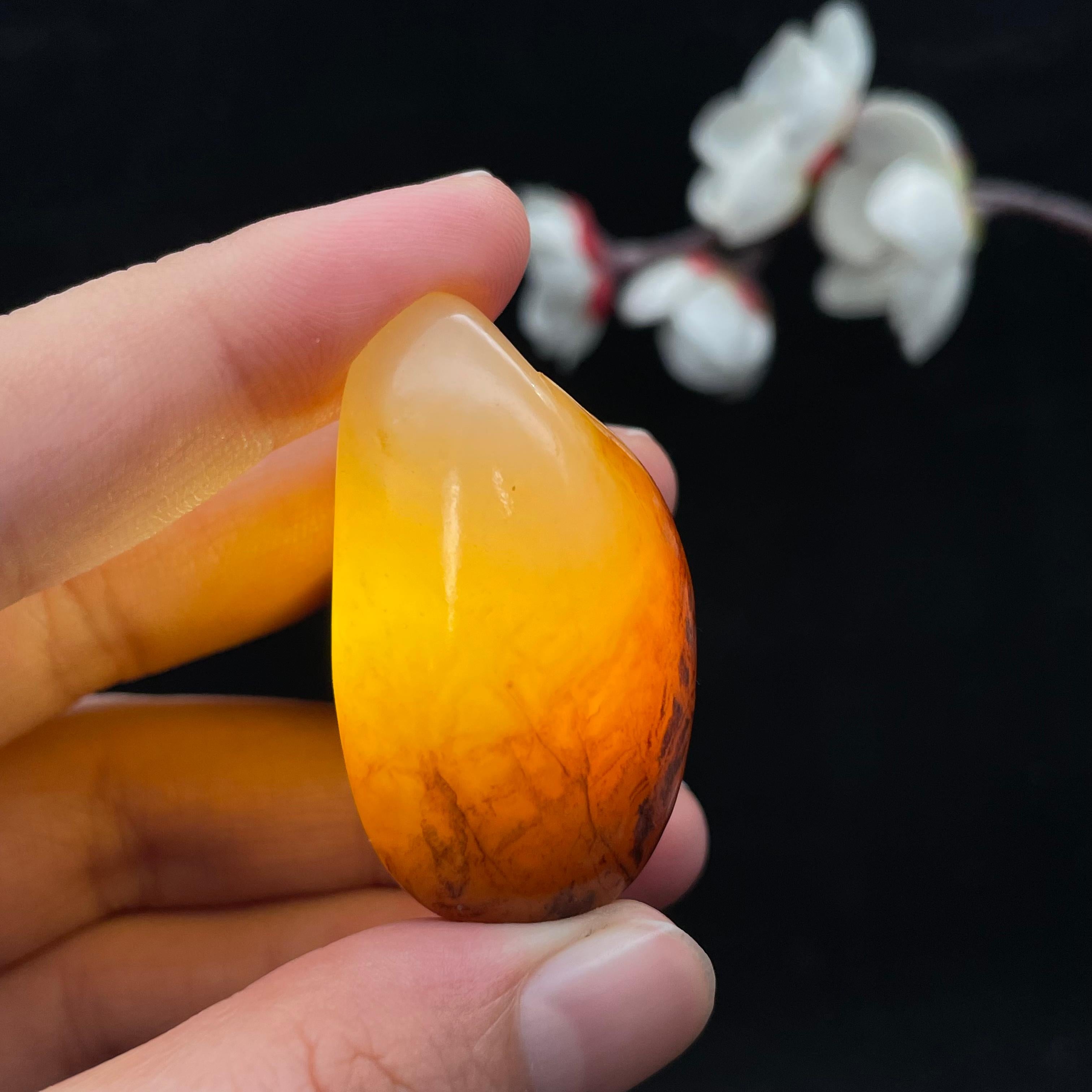和田玉聚黄皮籽料挂件（24.8g）