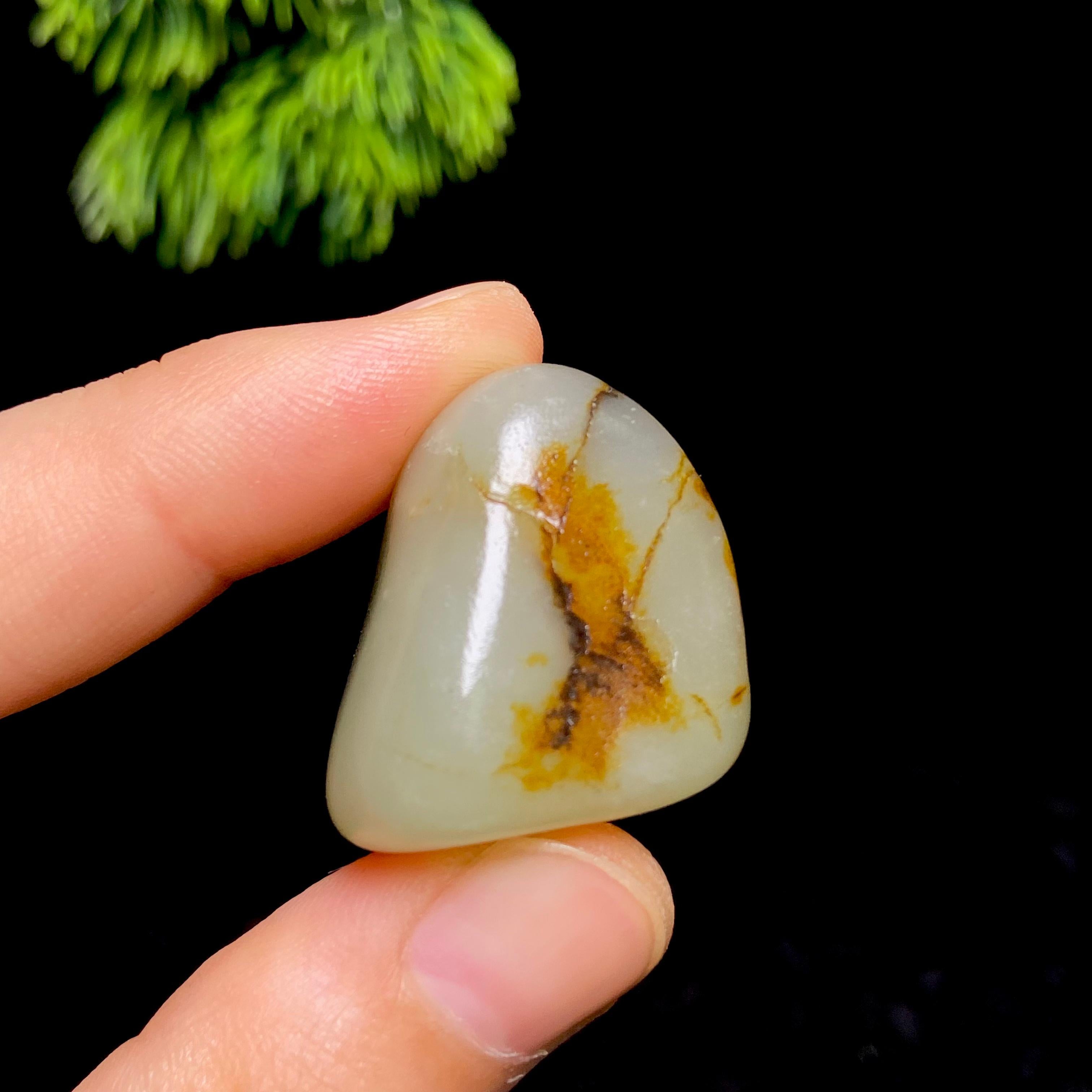 【超值推荐】和田玉秋梨皮籽料（19.9g）