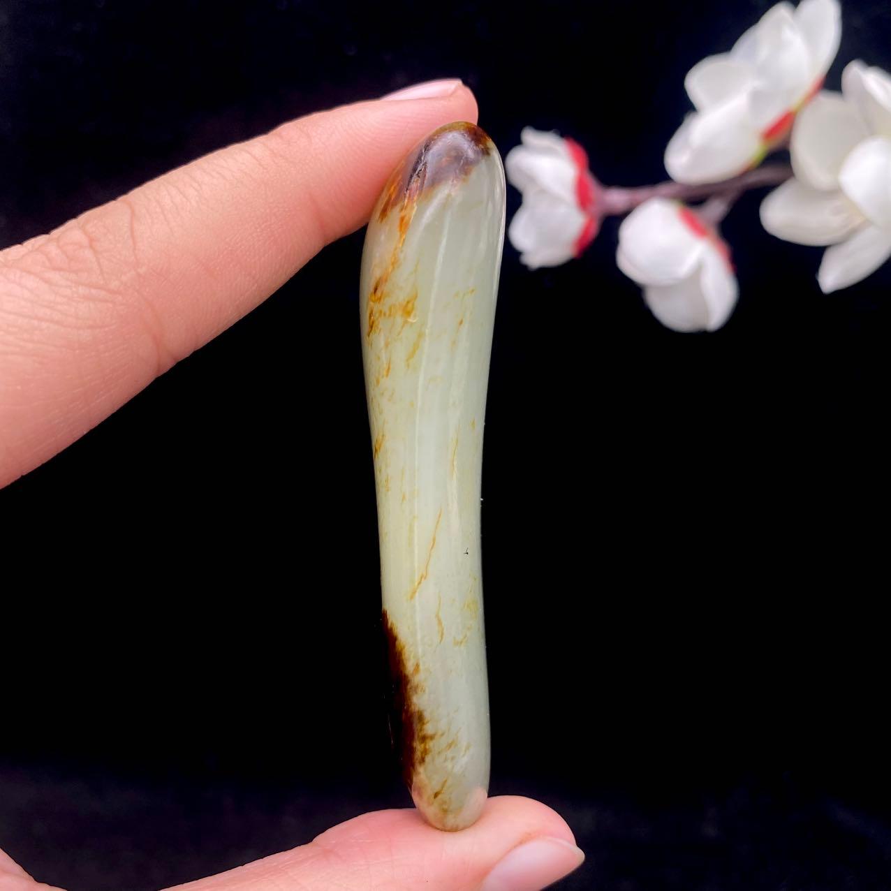 和田玉聚红皮籽料原石（62g）