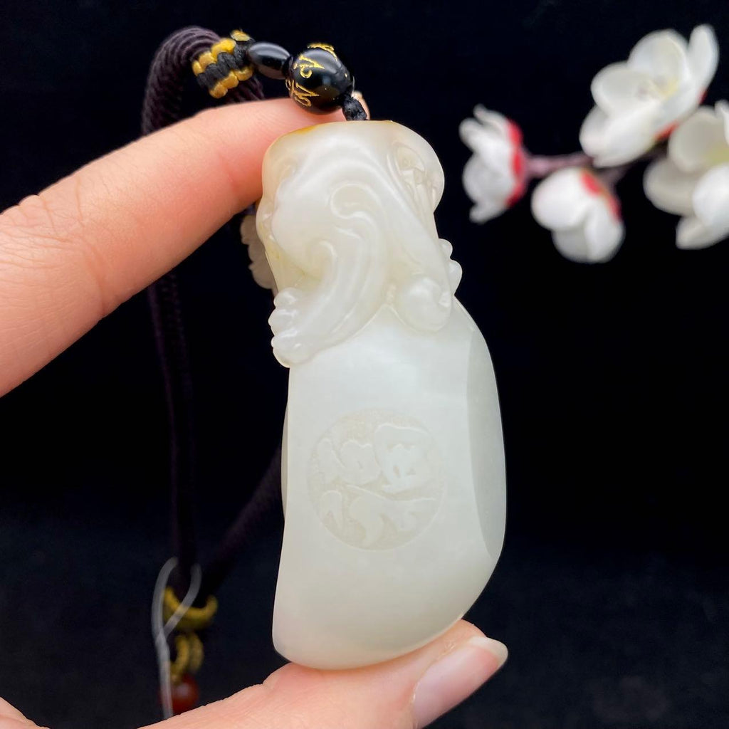 和田玉籽料【貔貅】手把件（101.6g）