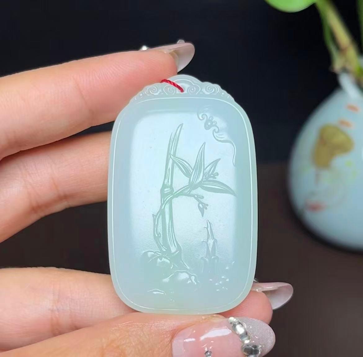 和田羊脂玉带翠步步高升平安富足，（33.5g）