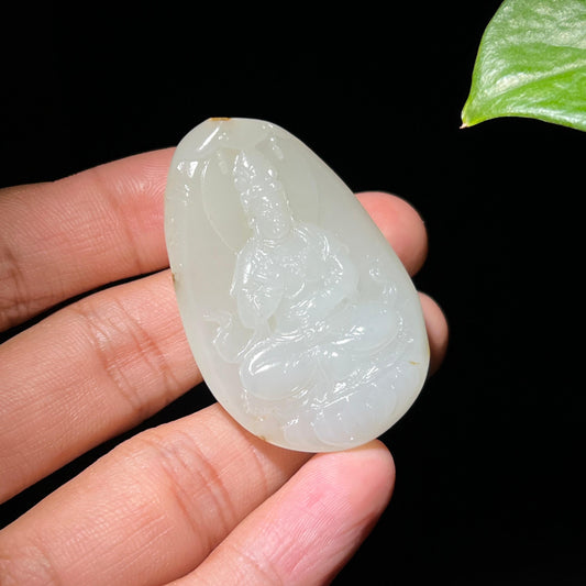 和田玉籽料淡淡的洒金皮观音挂件（26.5g）