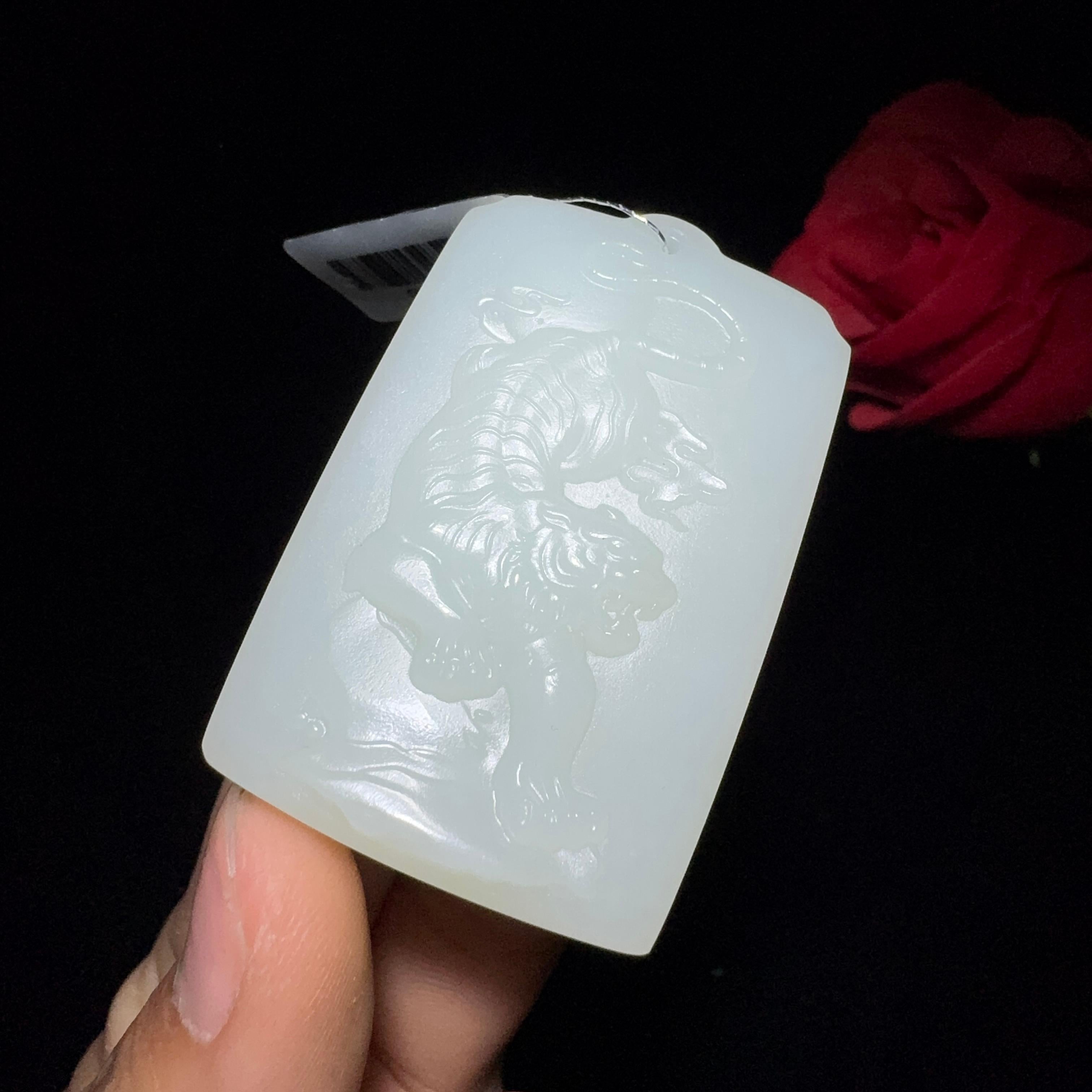 和田玉白玉挂件虎虎生威牌子（52.7g）