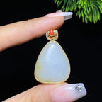 和田玉白玉洒金皮18k镶金籽料原石吊坠（10.8g）