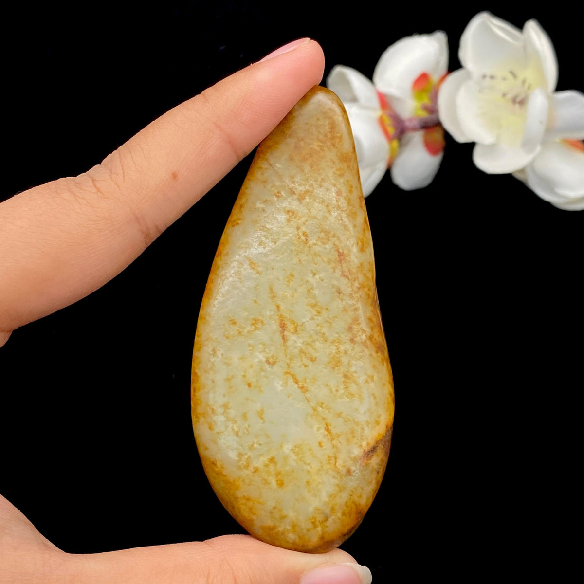 和田玉洒红皮籽料大挂件（65.8g）
