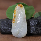 和田玉洒金皮观音题材随形吊坠（38.4g）