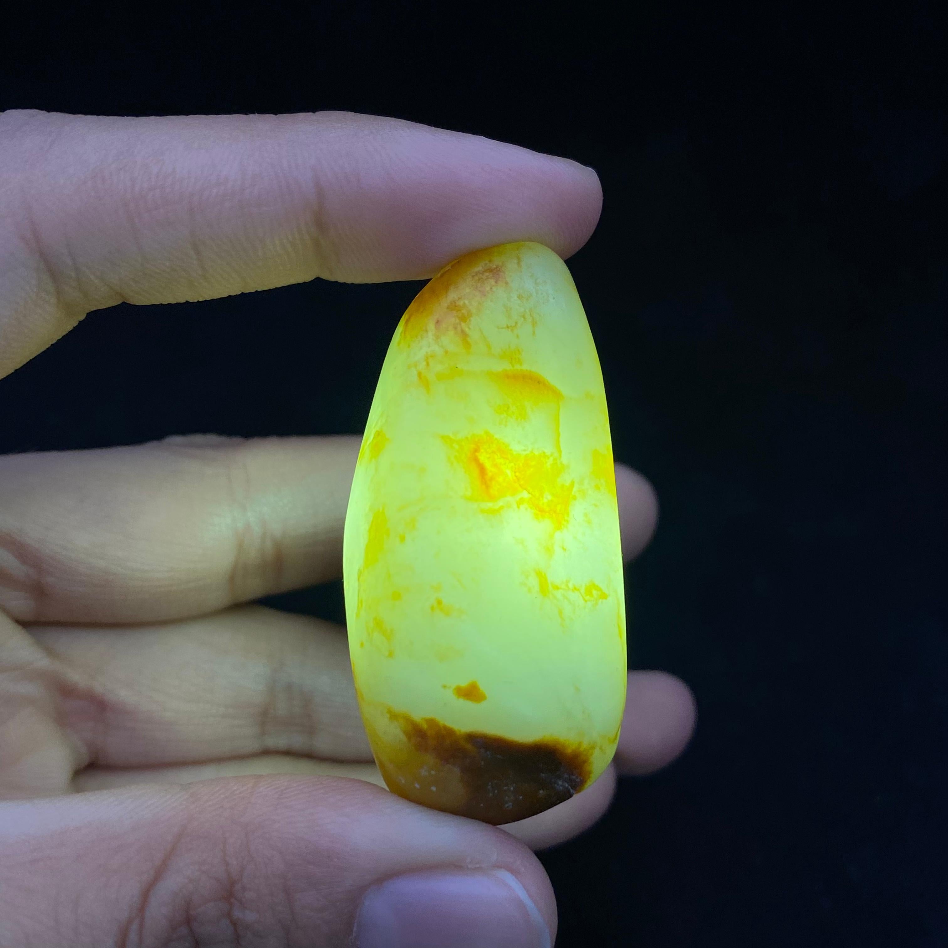 【超值推荐】和田玉聚黄皮籽料原石（34.2g）