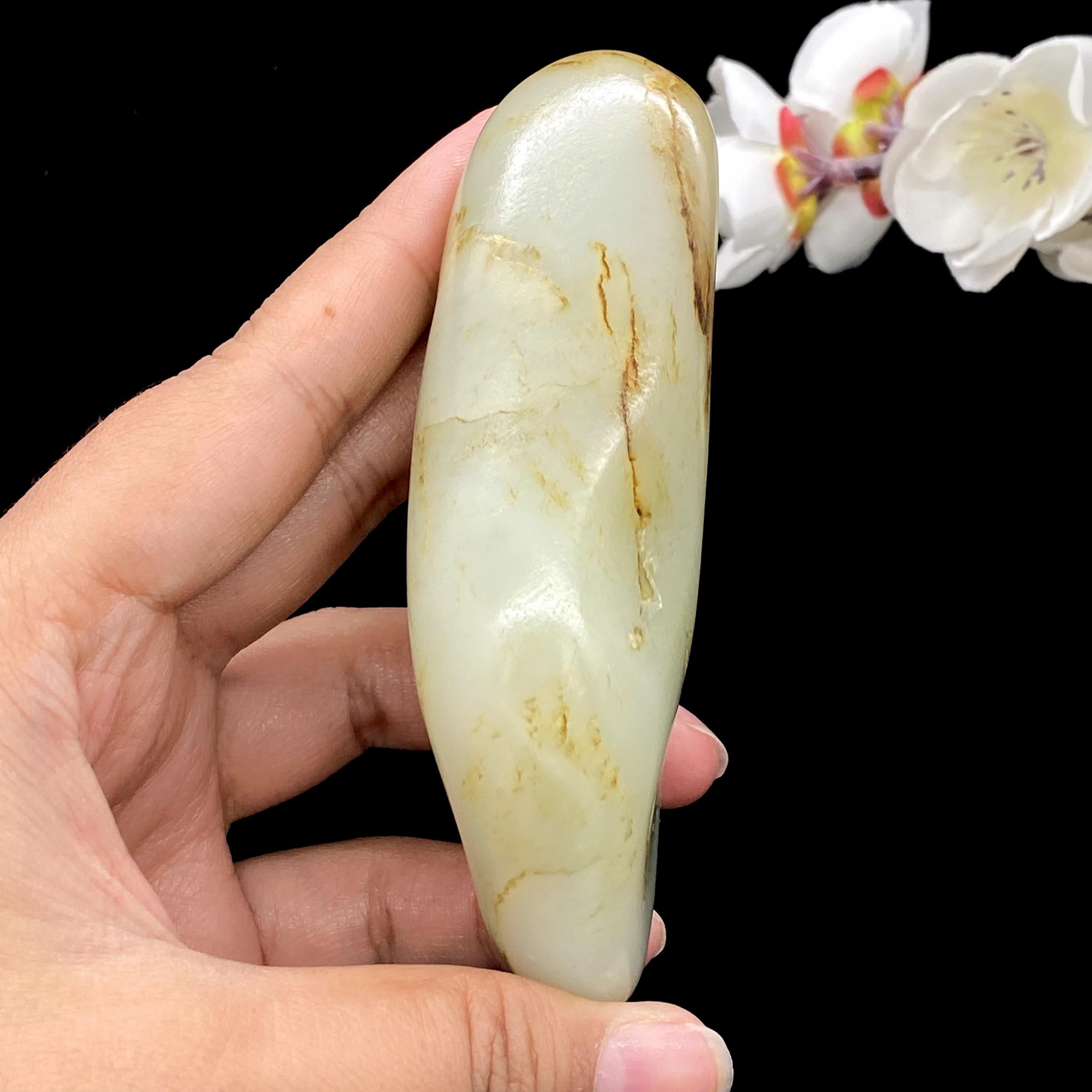 和田玉青白玉带黄皮籽料手把件（210.3g）