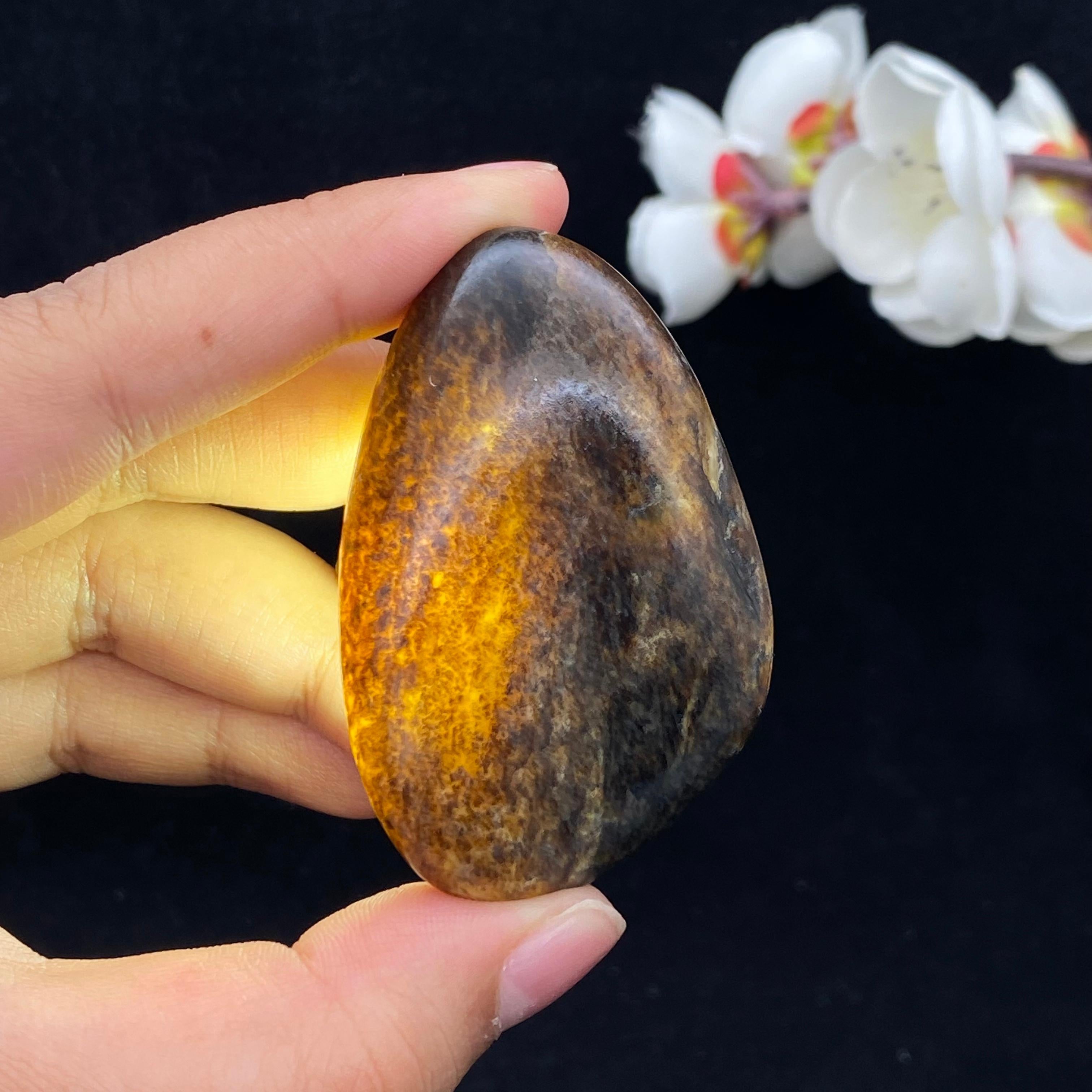 和田玉秋梨皮籽料大挂件（56.1g）