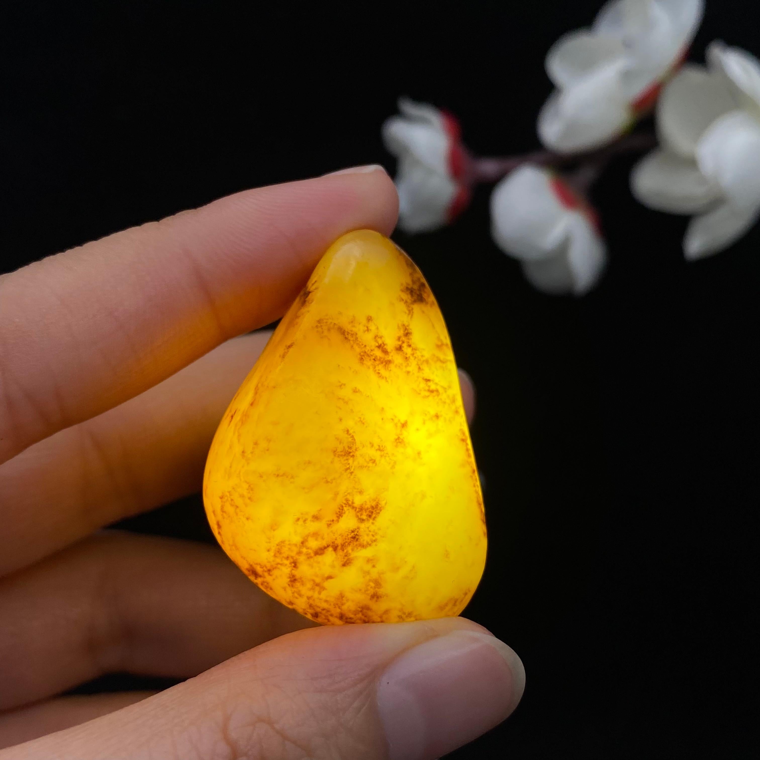 和田玉洒红皮籽料原石（23.2g）