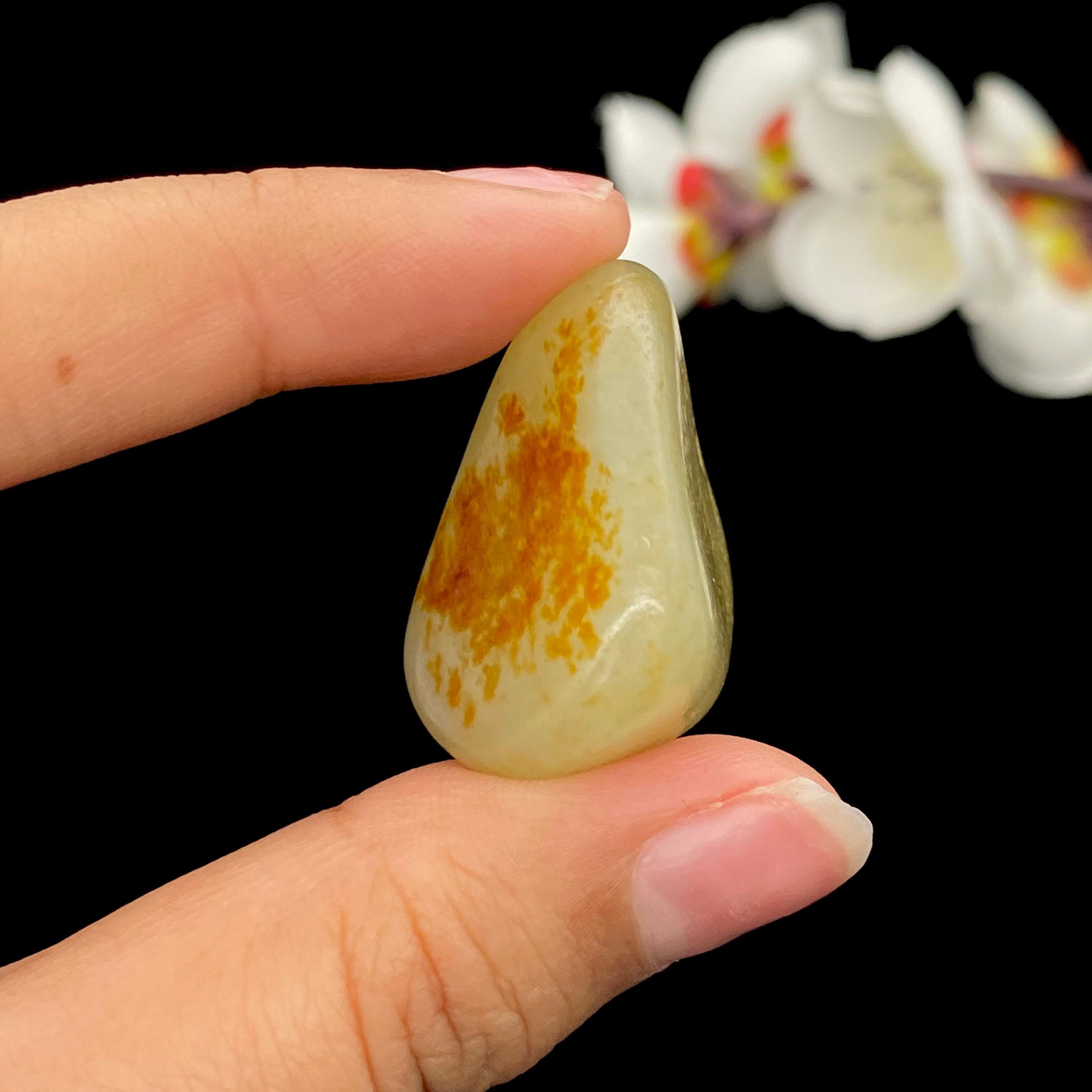 【超值推荐】和田玉聚黄皮籽料挂件（20.3g）