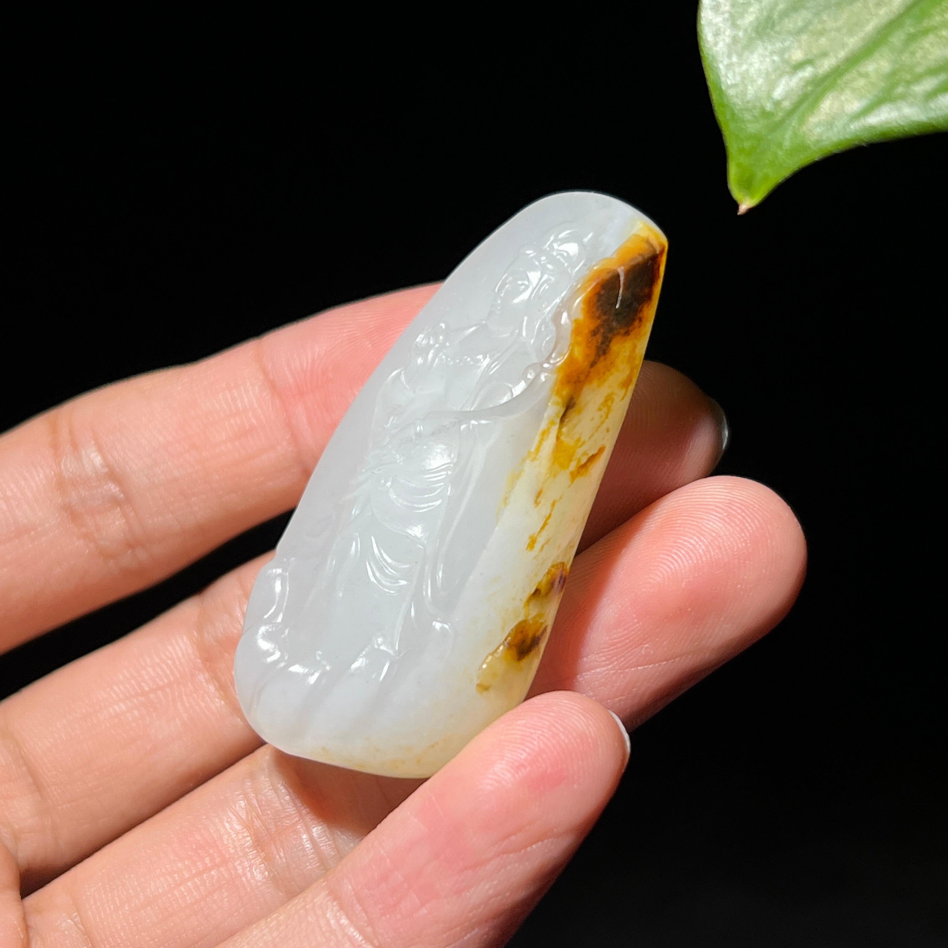 和田玉籽料沁黄皮观音挂件（35.9g）