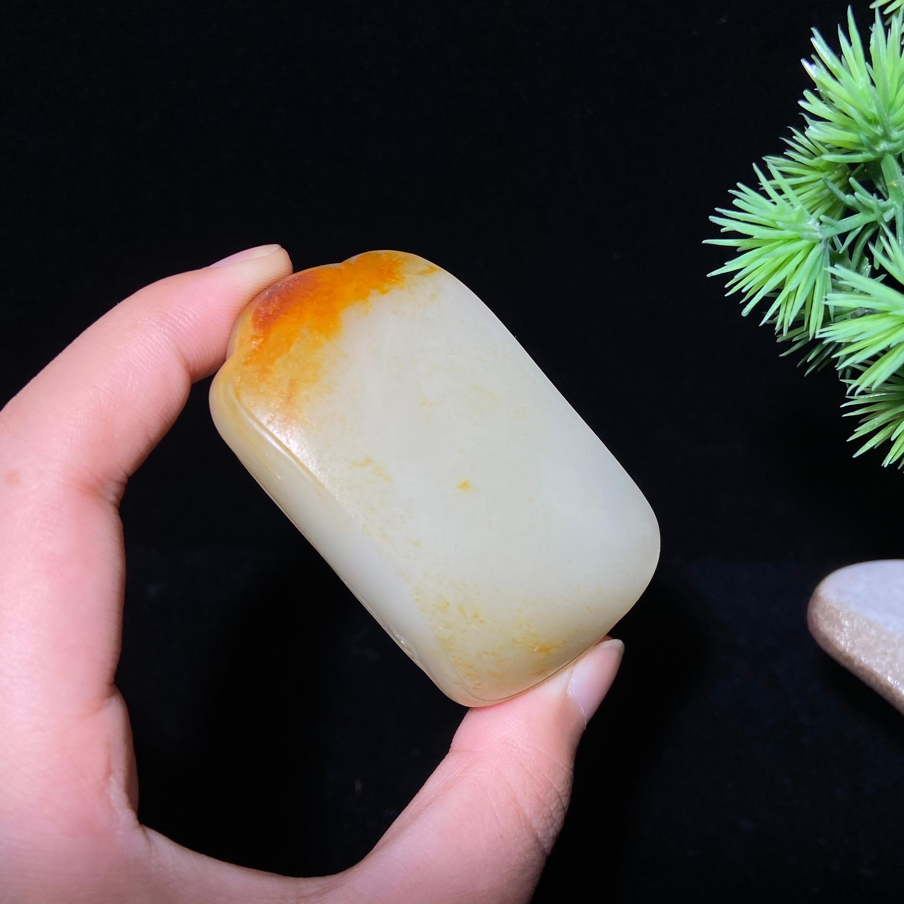 和田玉籽料无事牌（85.2g）