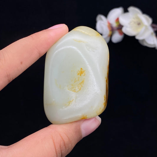 和田玉洒红皮籽料手把件（106.7g）