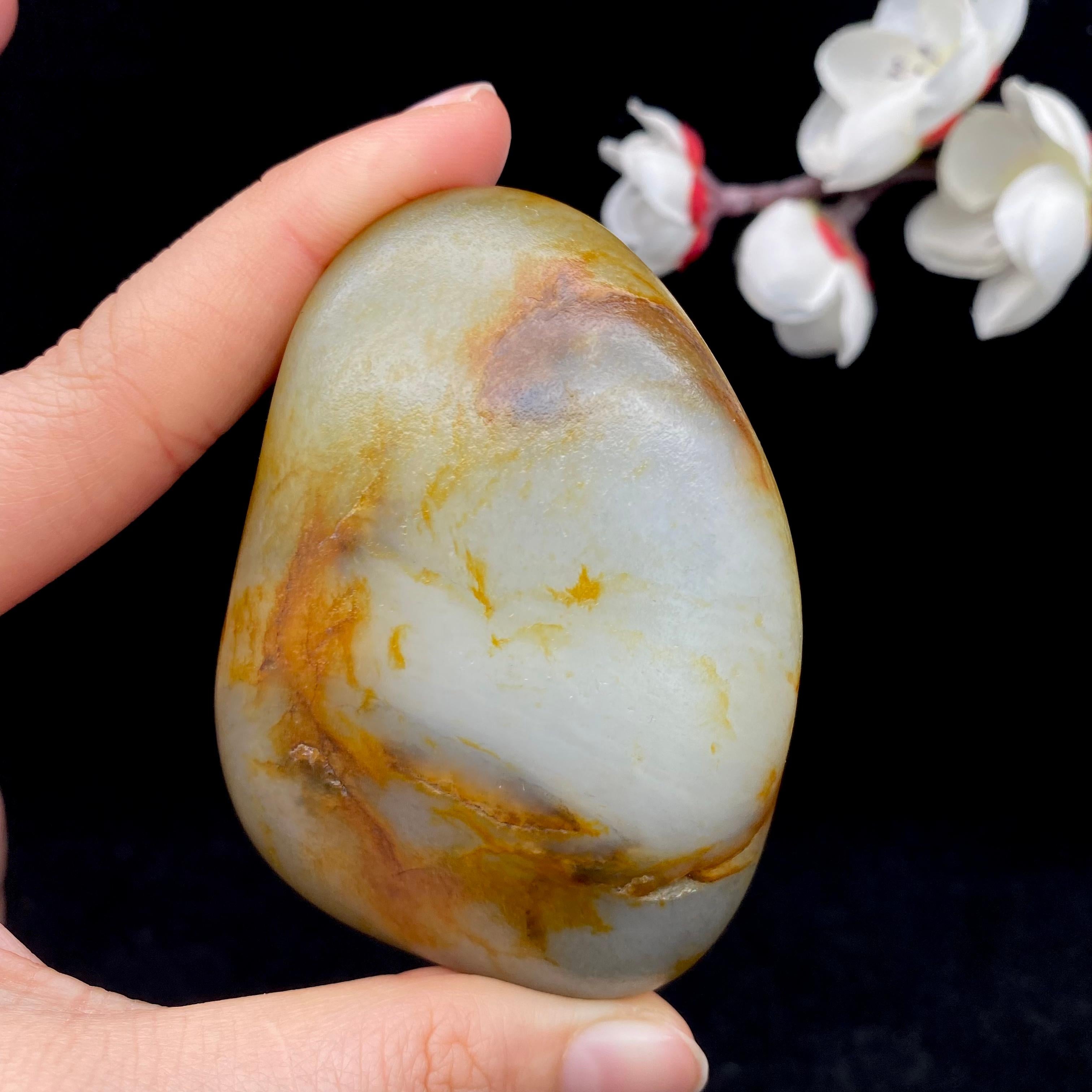 【超值推荐】和田玉聚黄皮籽料手把件（146.3g）