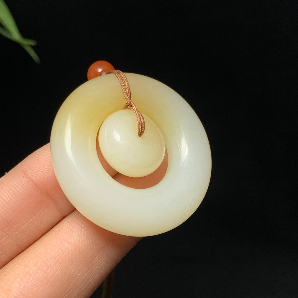 精品和田糖白玉子母扣挂件（19.0g）