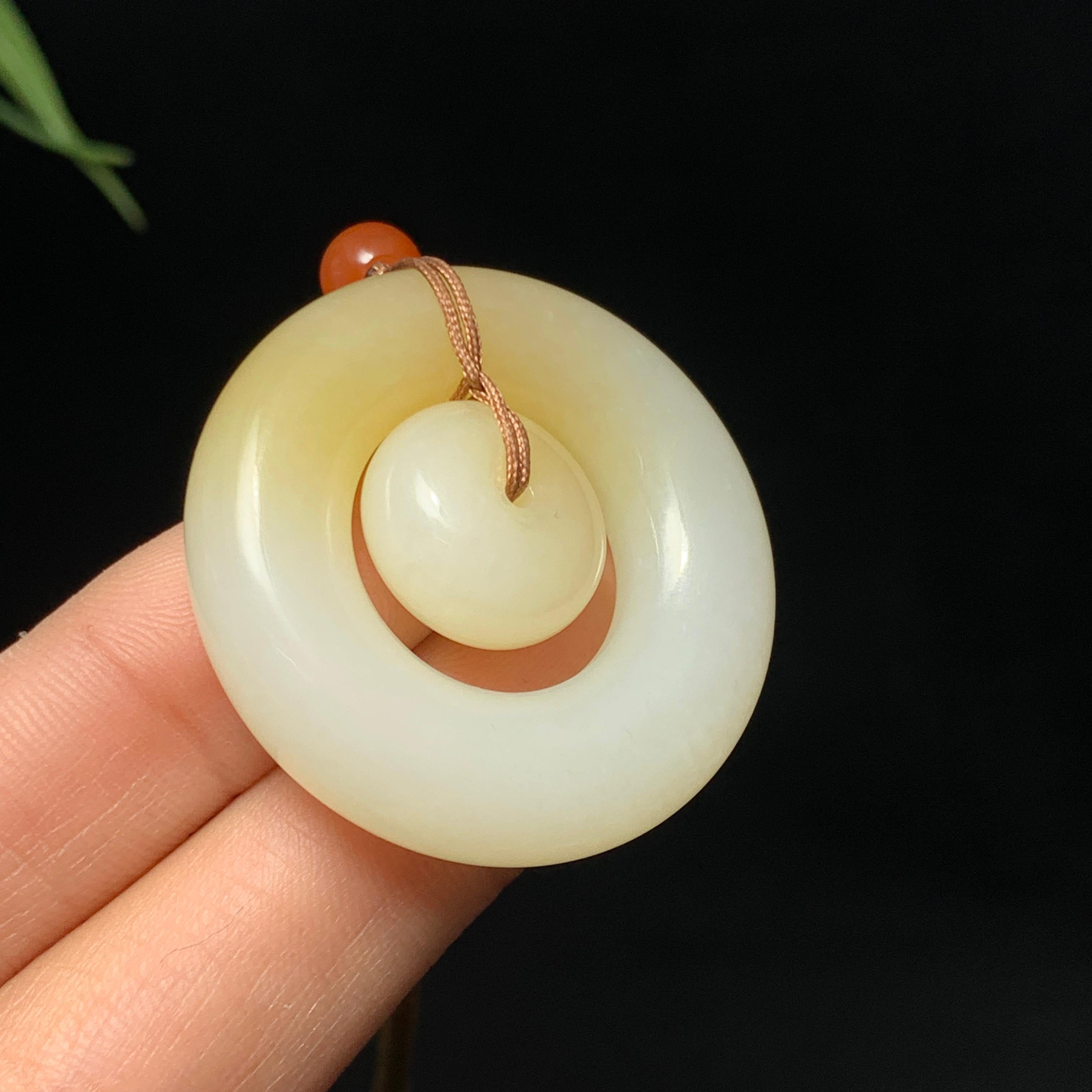 精品和田糖白玉子母扣挂件（19.0g）