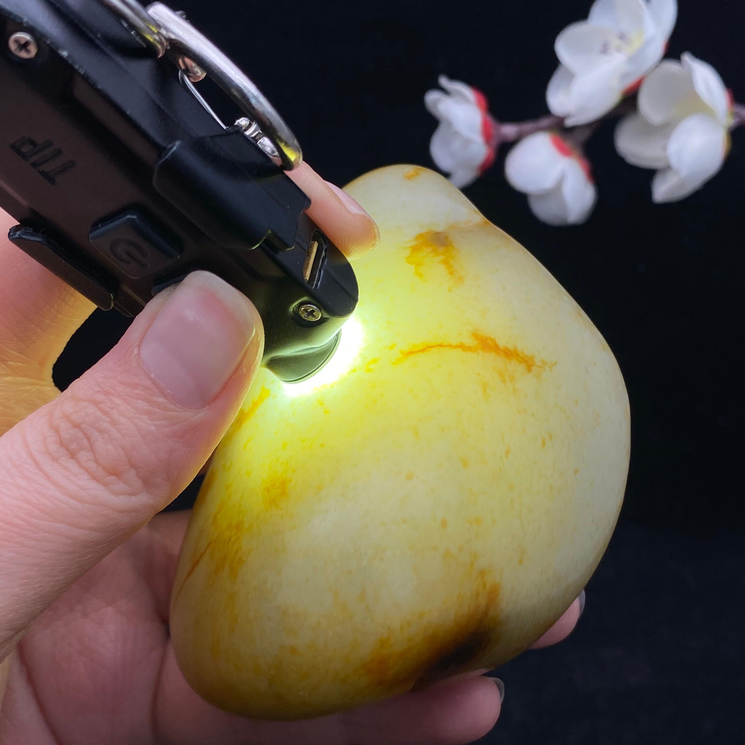 和田玉满洒金皮籽料手把件（283.8g）