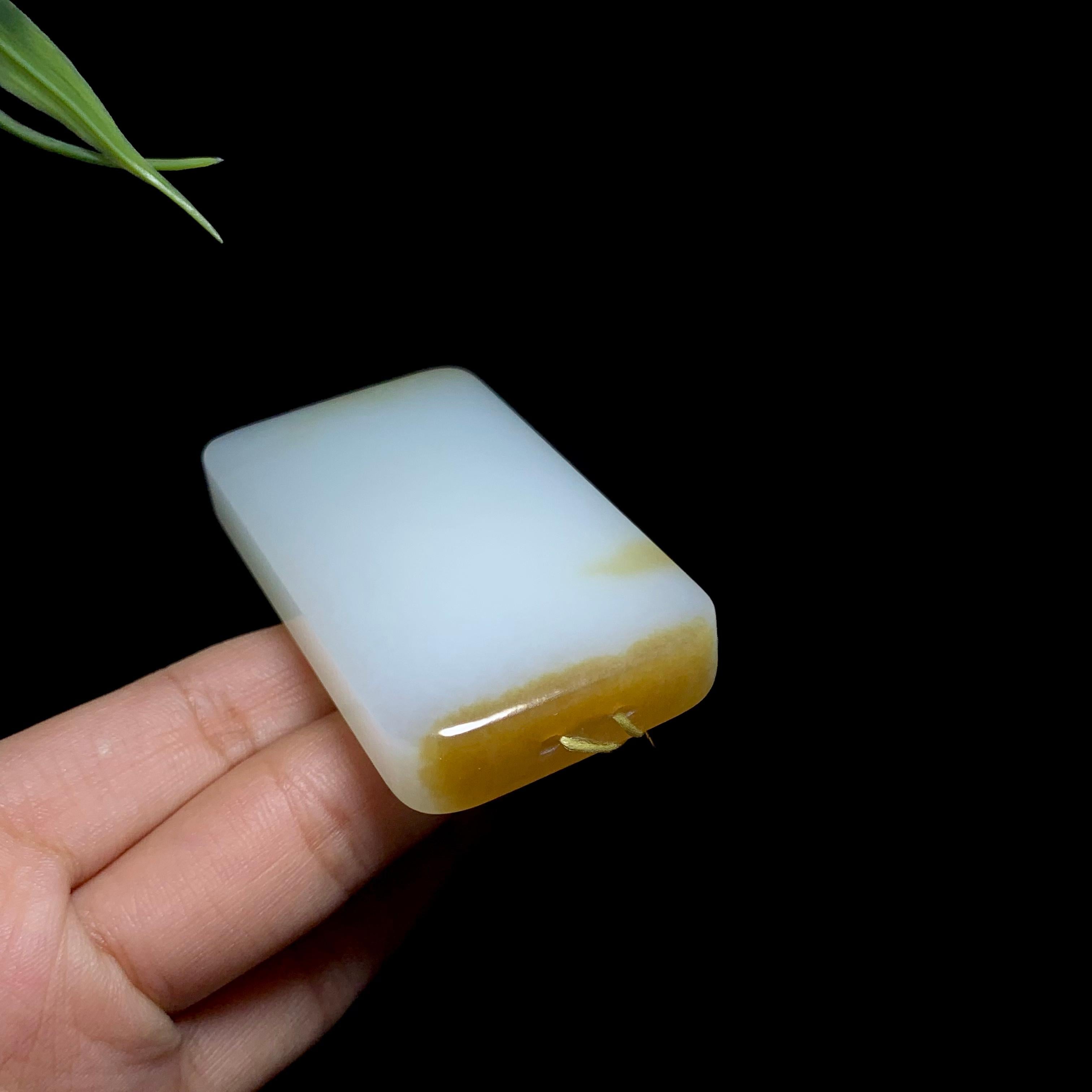 和田玉山料糖白玉无事牌（81.0g）