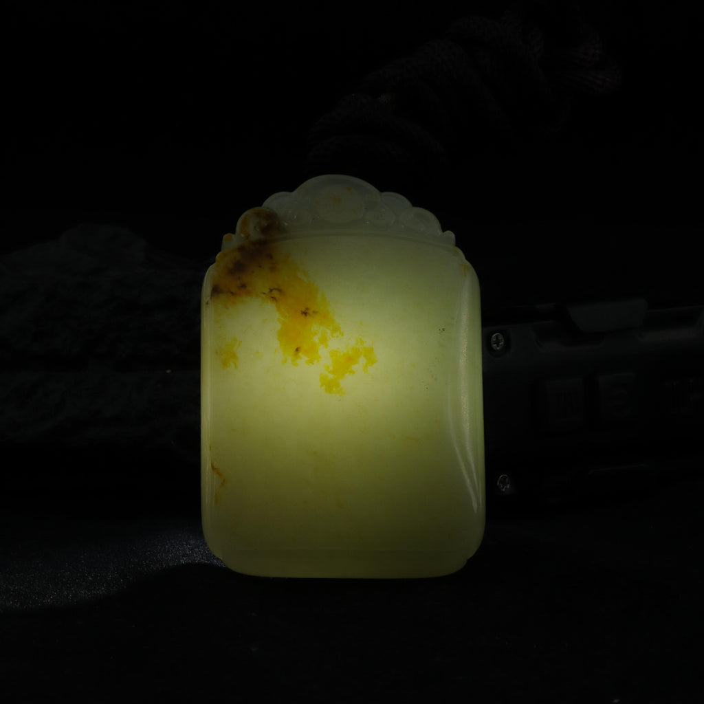 和田玉洒金皮无事牌（67.9g）