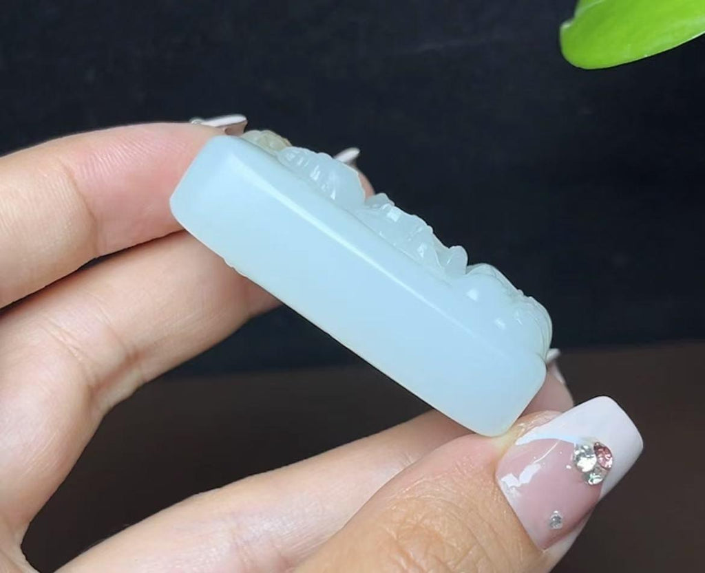 新疆和田玉且末糖白羊脂玉观音（53.2g）