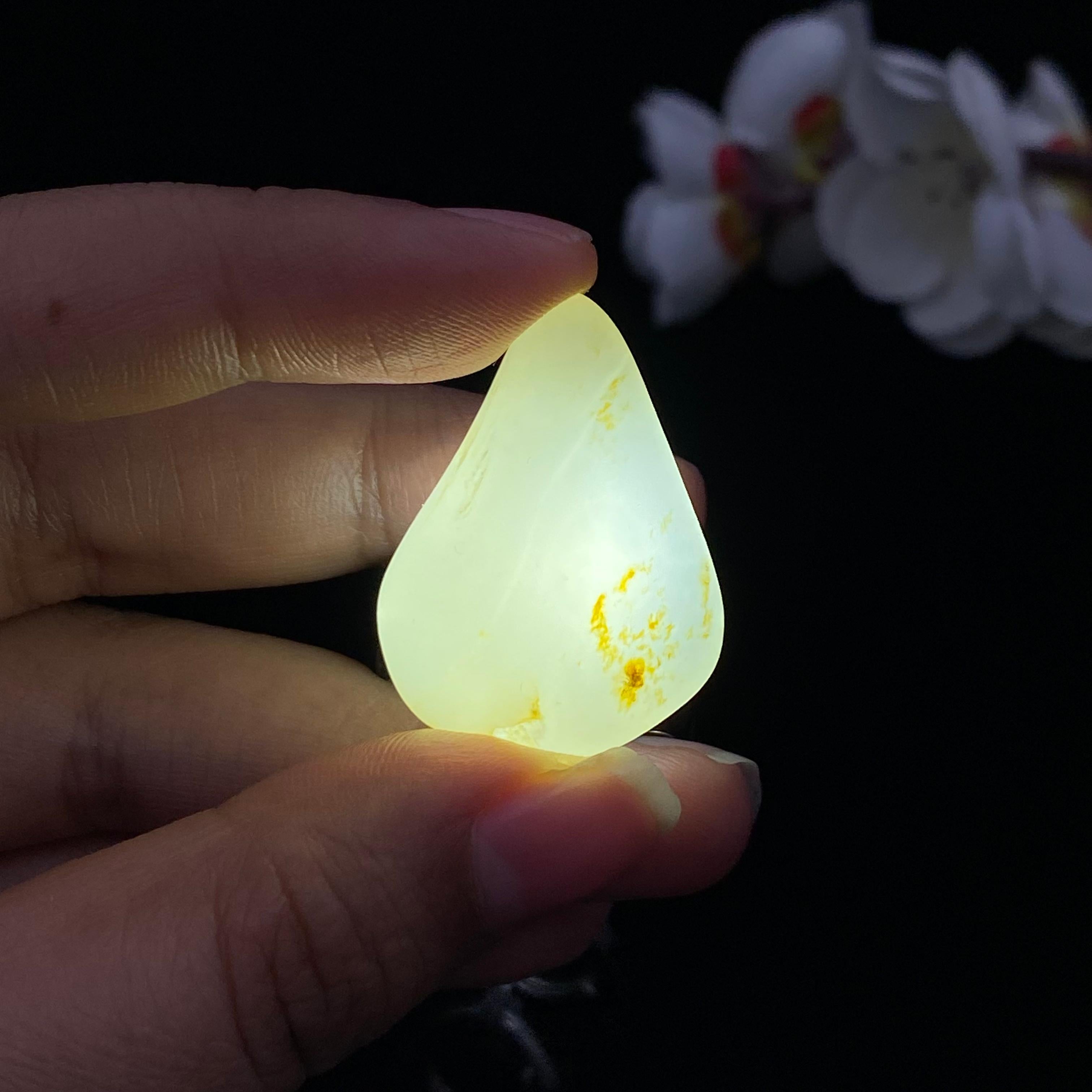 和田玉洒金皮籽料（12.1g）