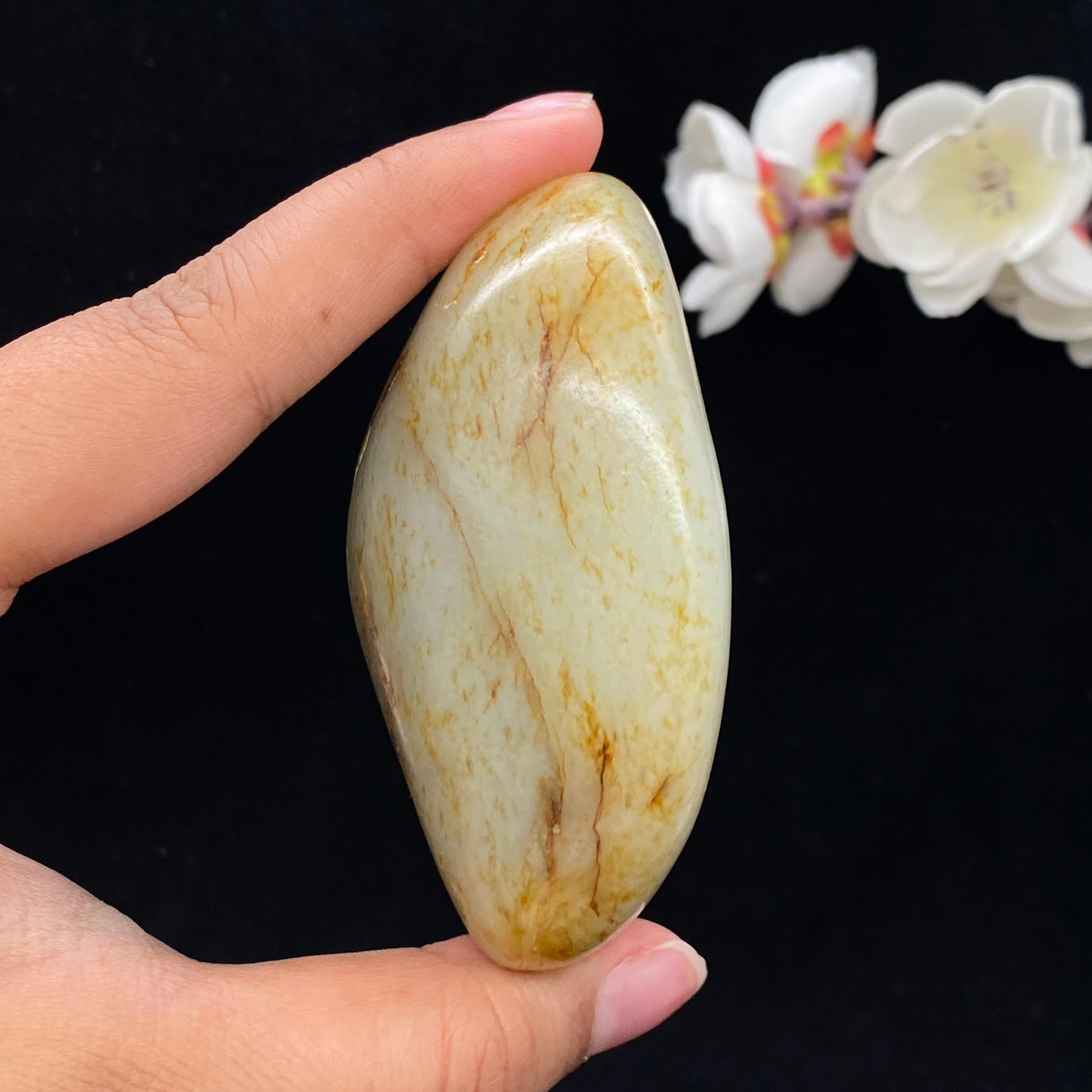 和田玉洒金皮青花籽料手把件（210.9g）