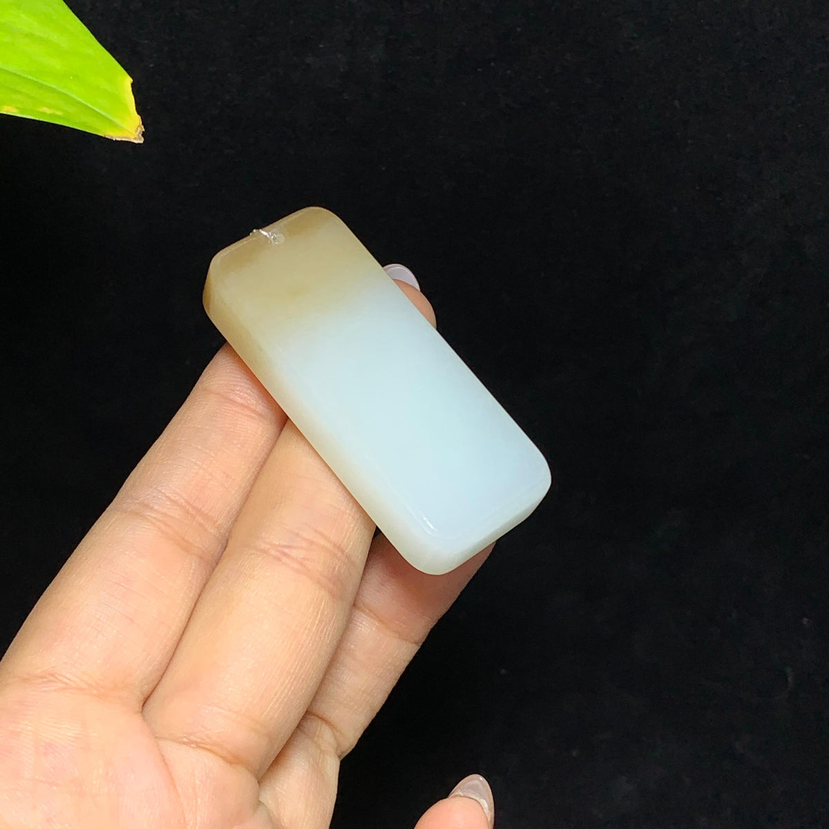 新疆且末糖白玉无事牌挂件（35.6g）