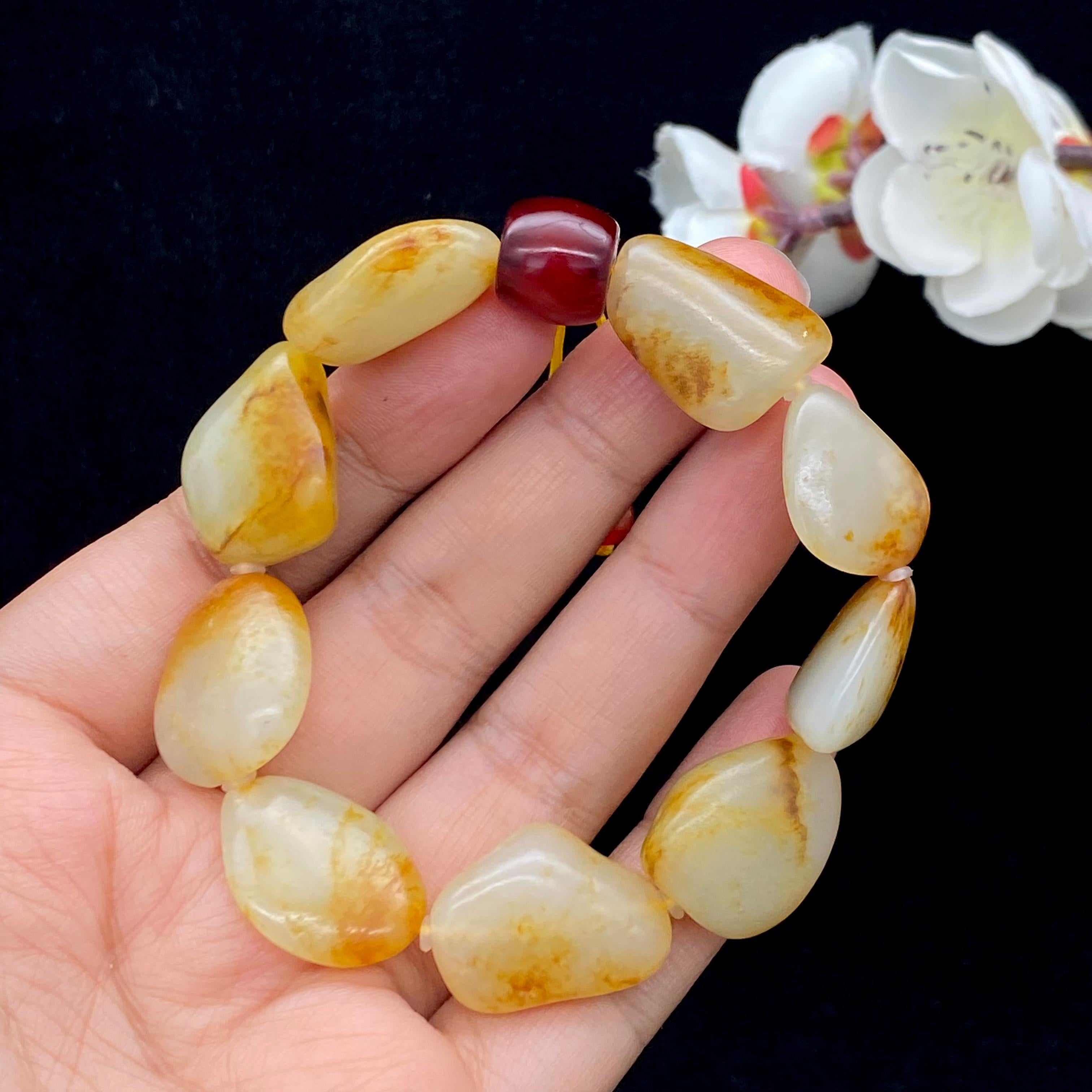 和田玉-聚黄皮带洒金皮【精品手串】（44g）