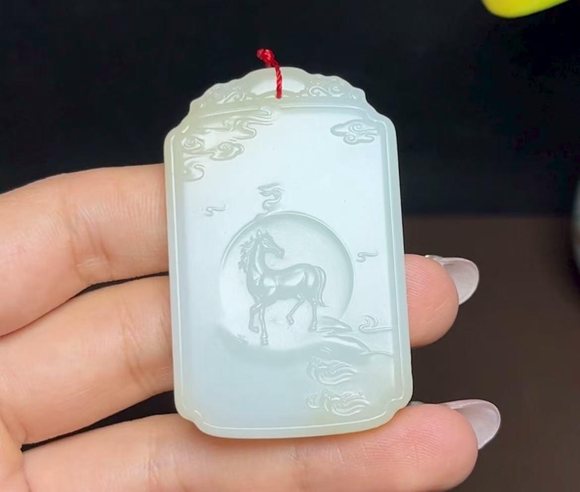 和田玉且末糖羊脂玉生肖马马到成功（37.2g）