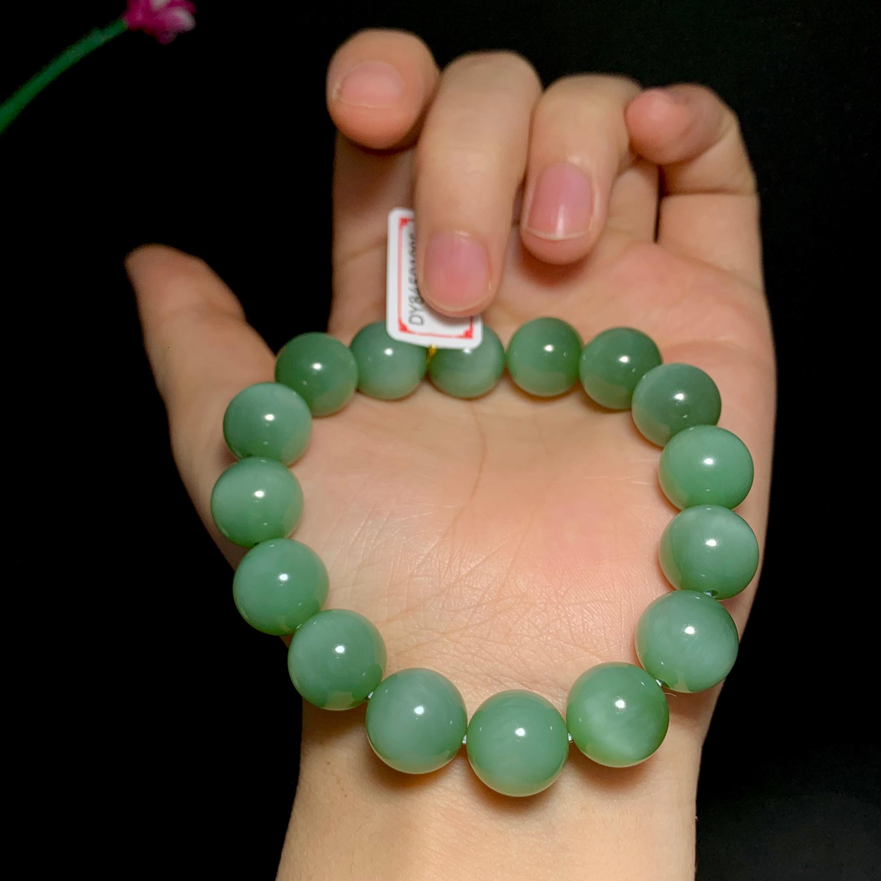 高品质和田碧玉猫眼圆珠手串（53.2g）