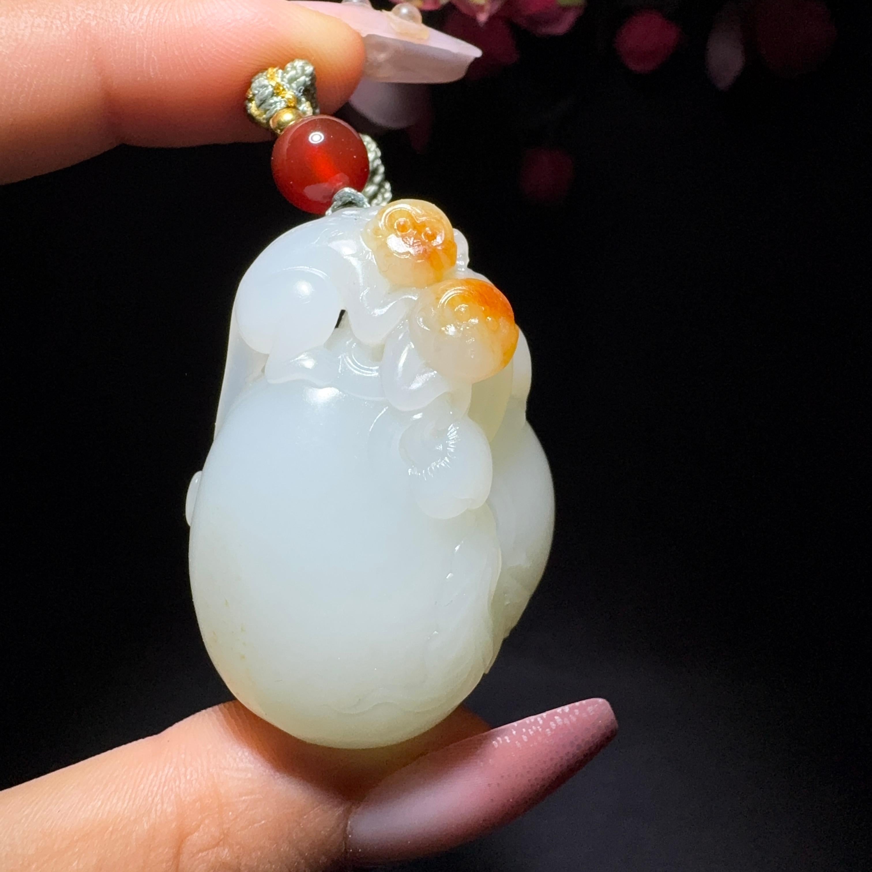 和田玉籽料猴子吊坠（37.1g）