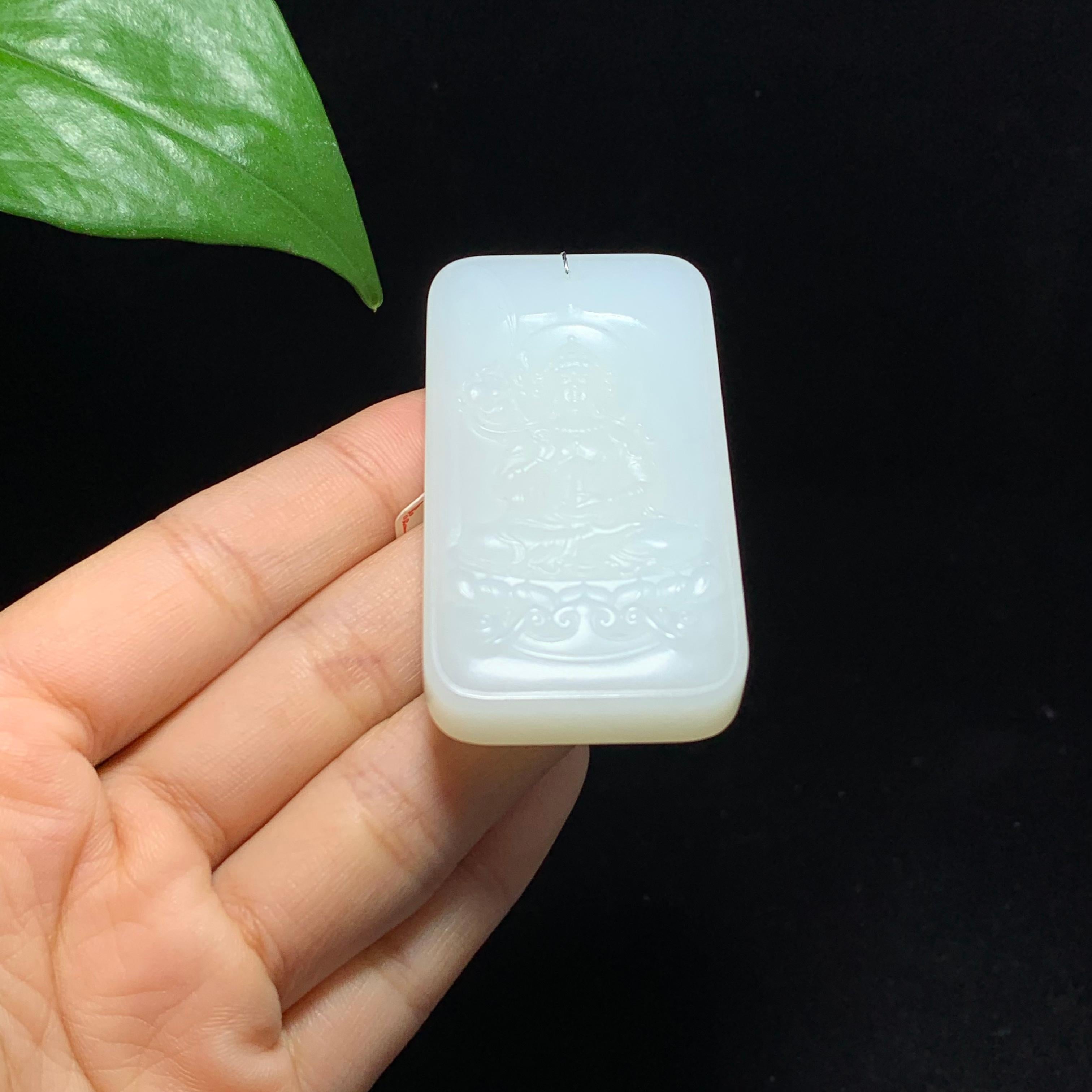 收藏级和田山料羊脂白玉莲花观音挂件（53.8g）